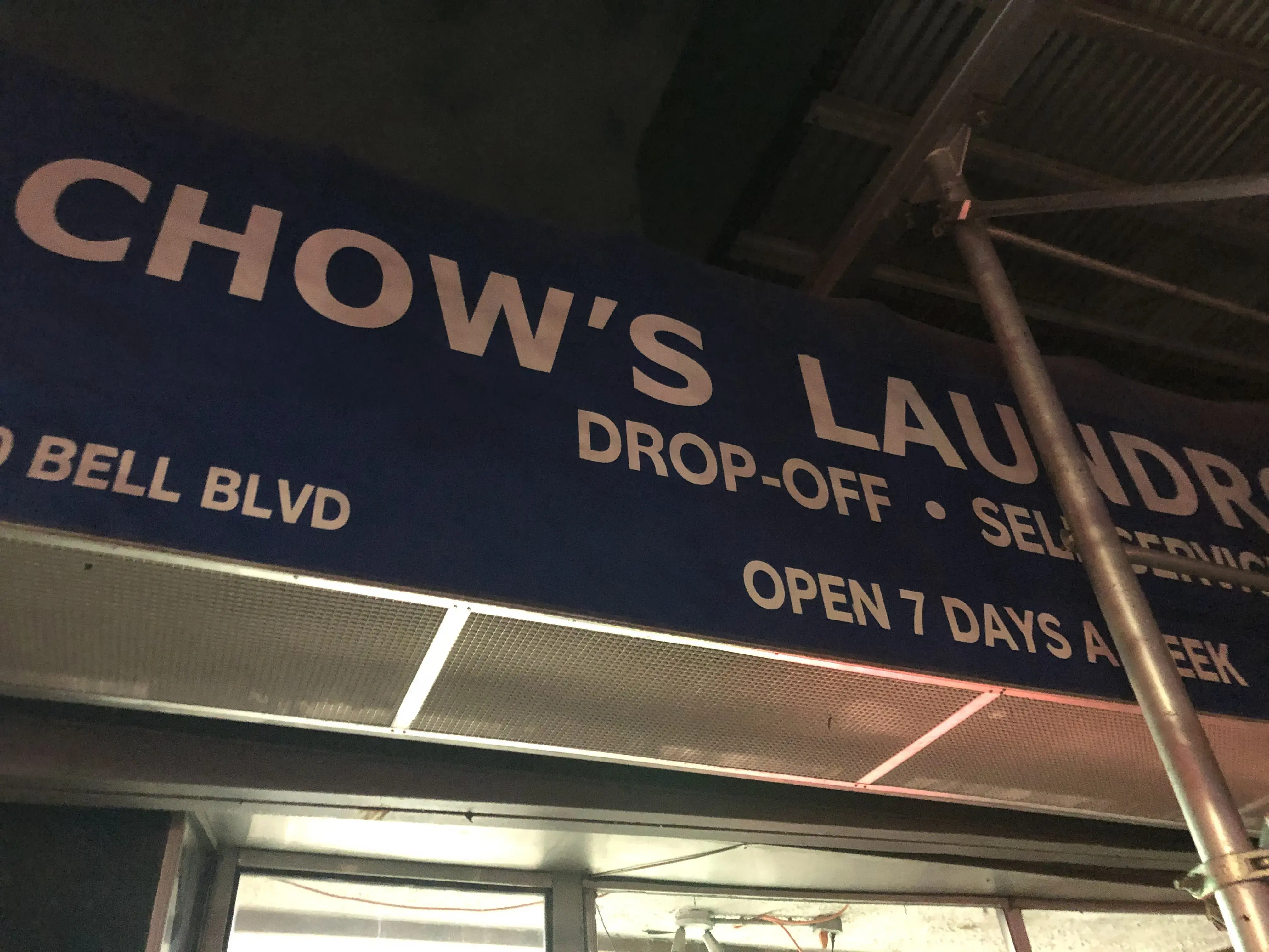 Chow's Laundromat - Image 4