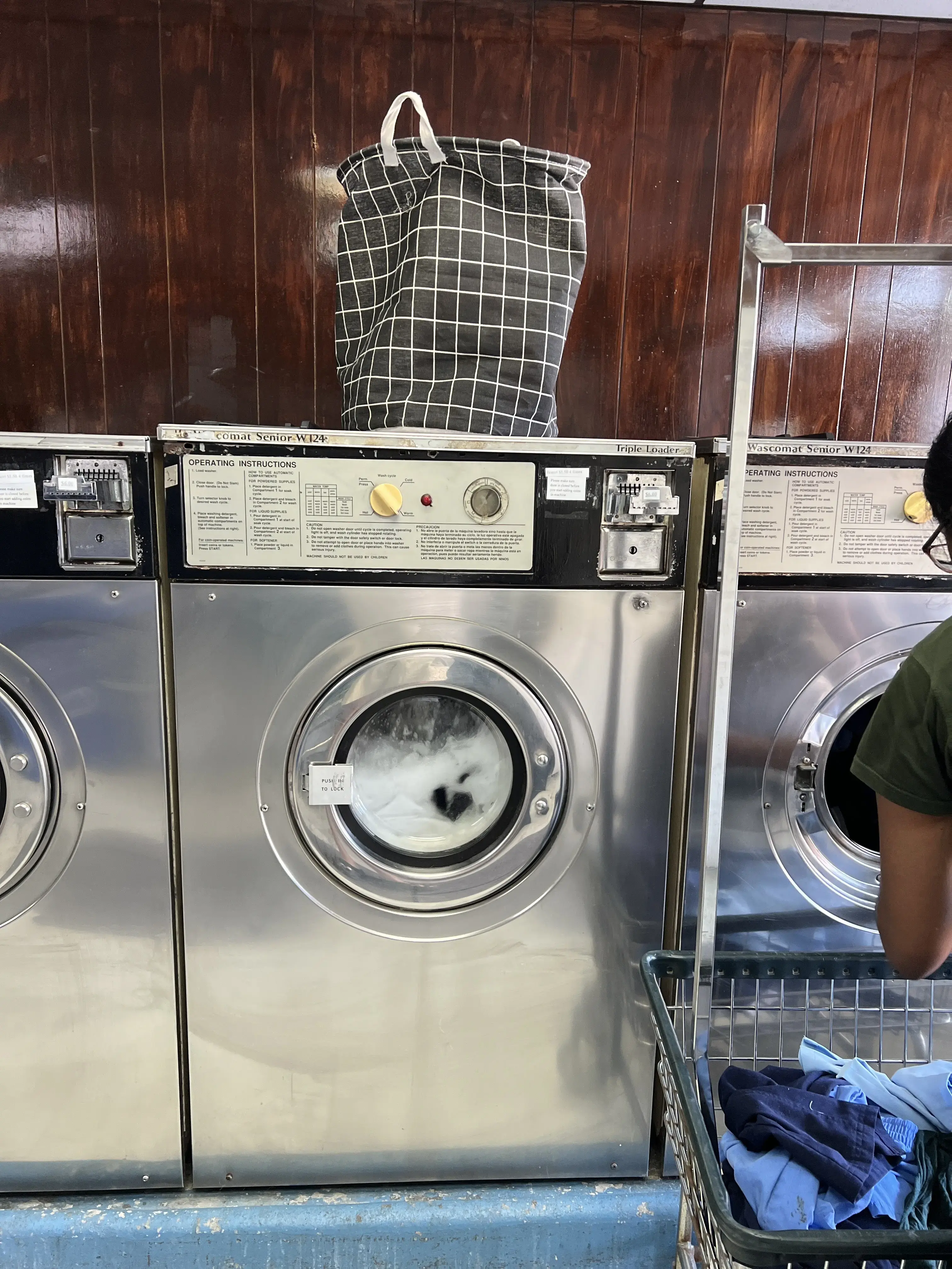 Chow's Laundromat thumbnail 8