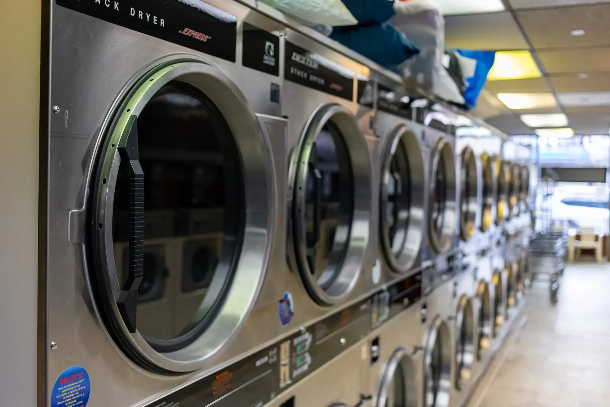 Chow's Laundromat thumbnail 12