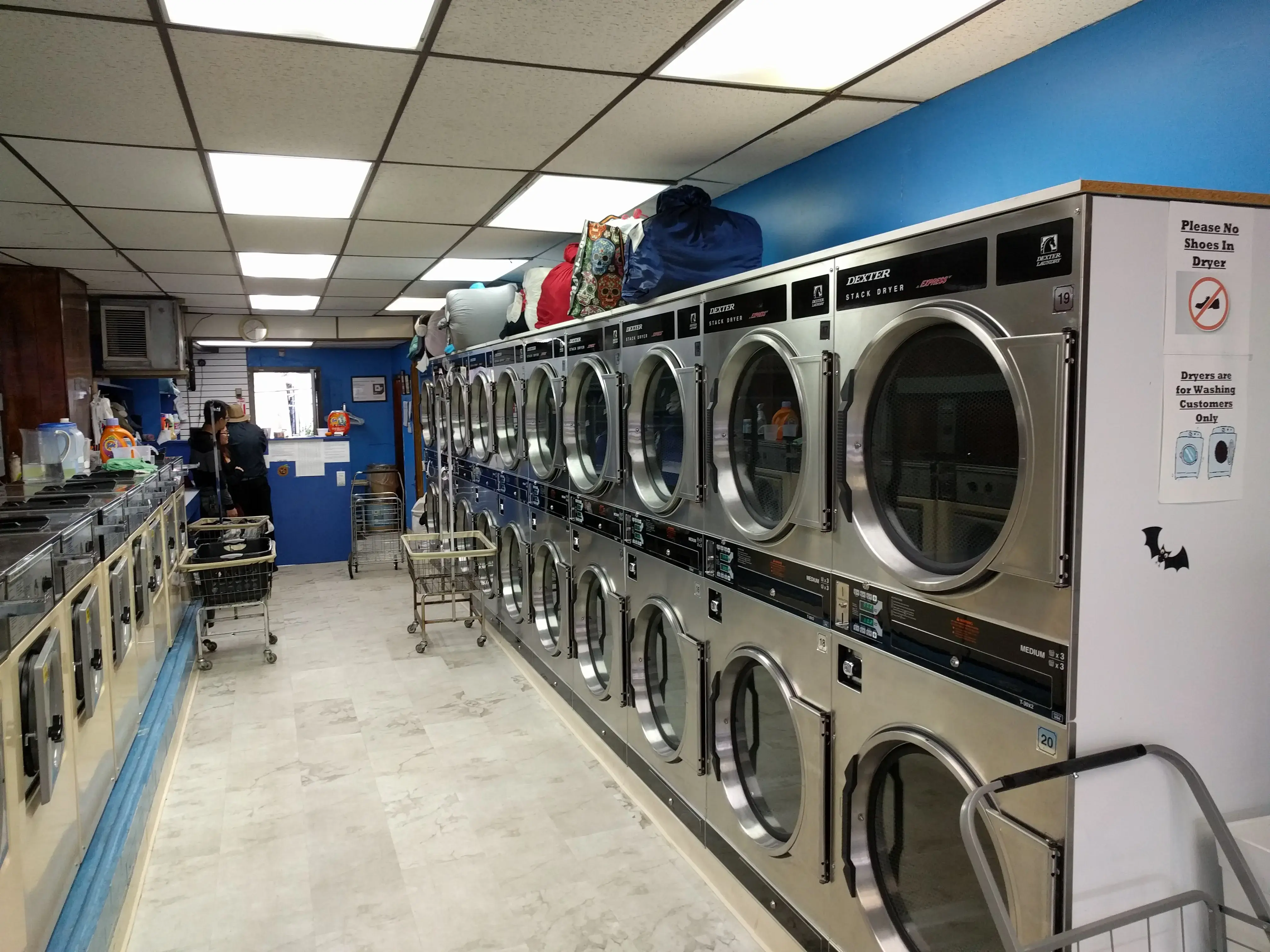 Chow's Laundromat - Image 13