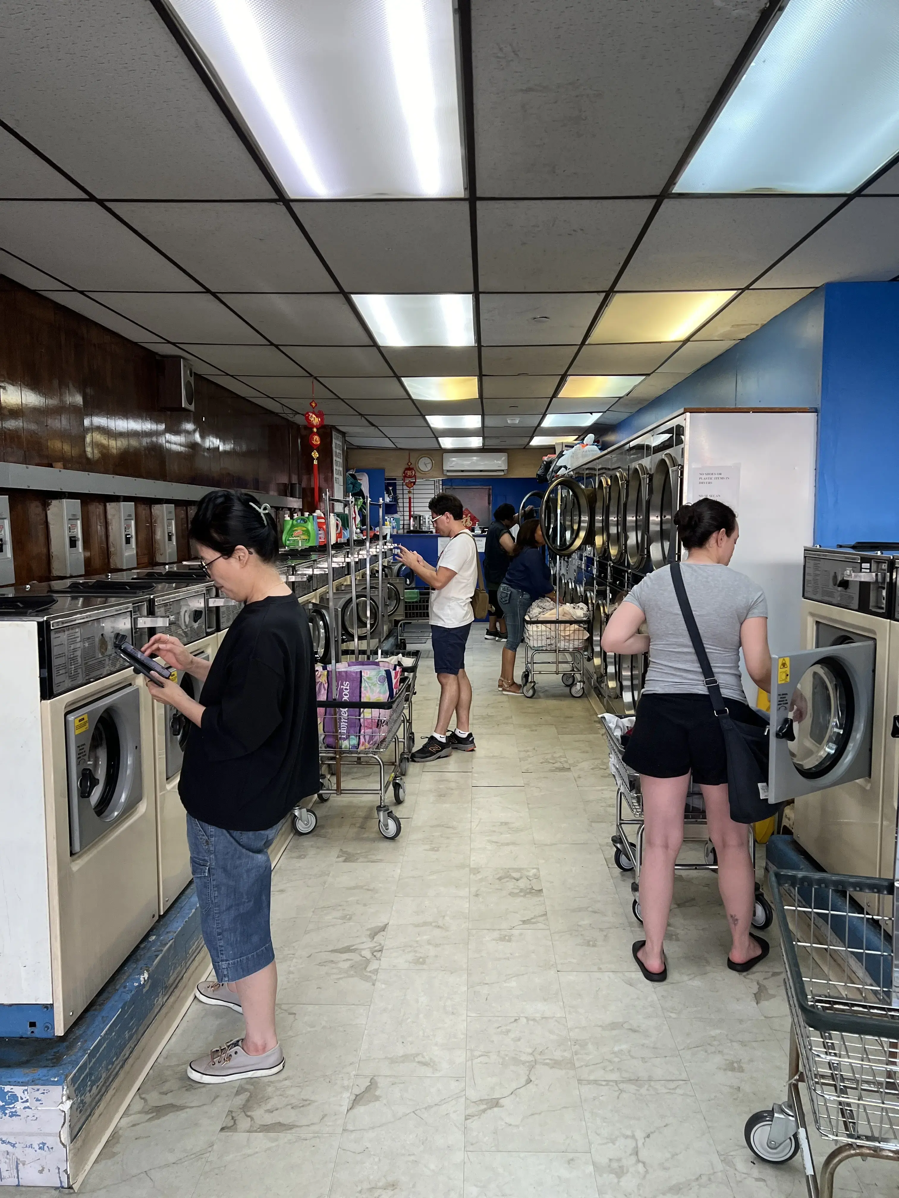 Chow's Laundromat thumbnail 9