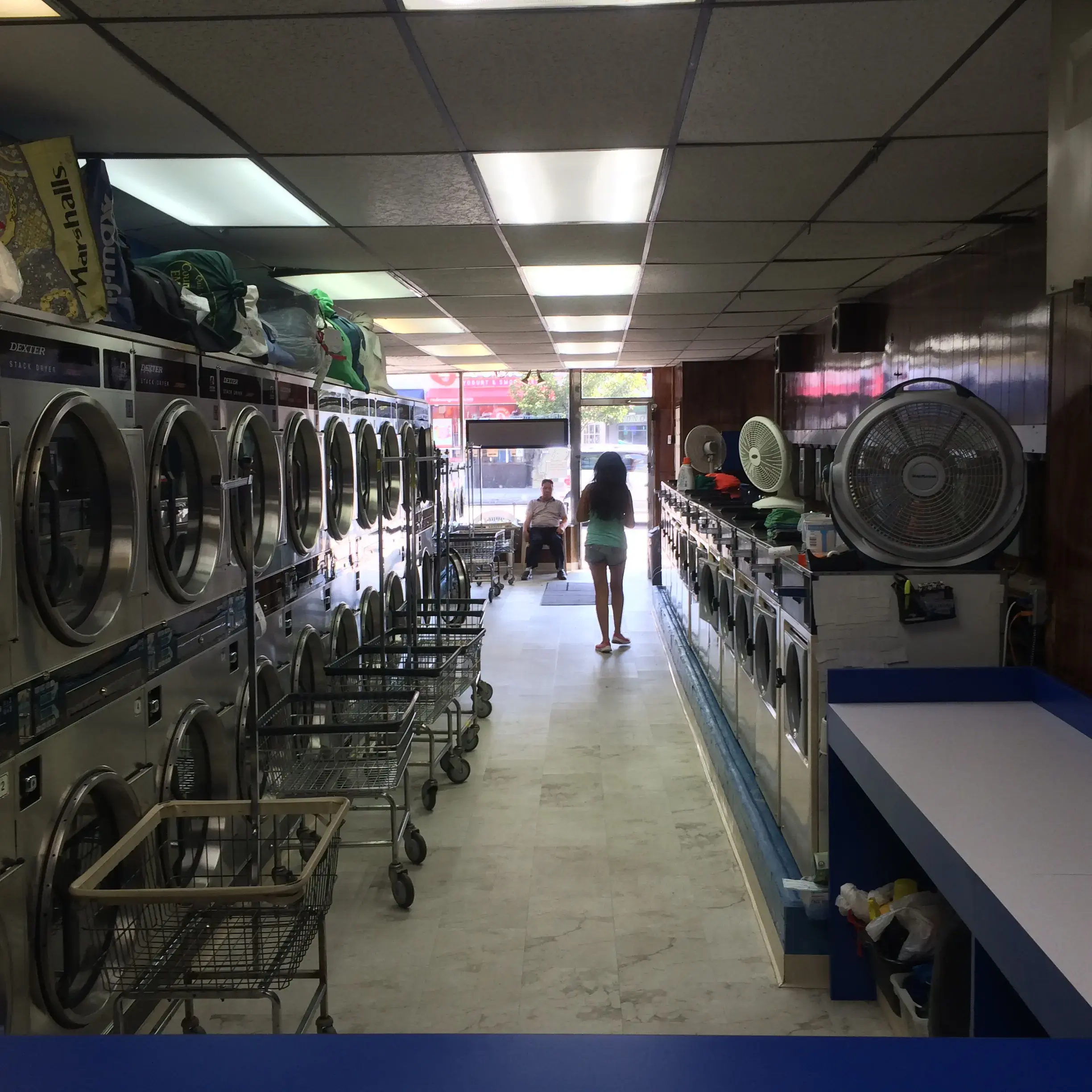 Chow's Laundromat - Image 7