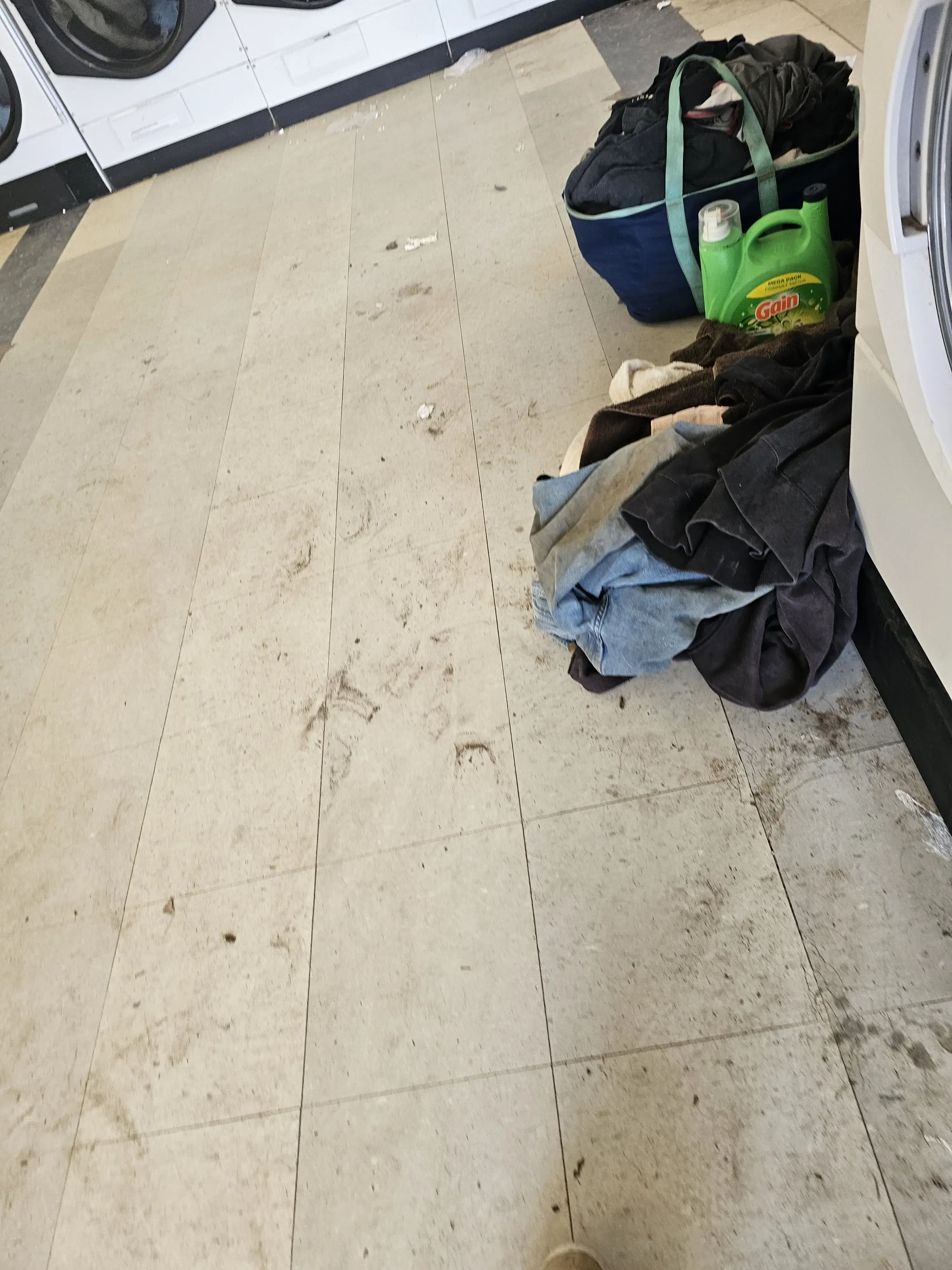 Chris' Laundry Service thumbnail 17