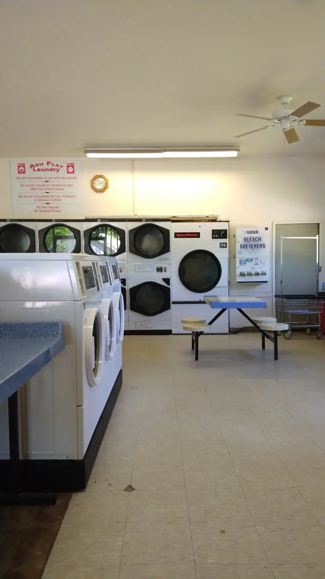 Chris' Laundry Service thumbnail 14