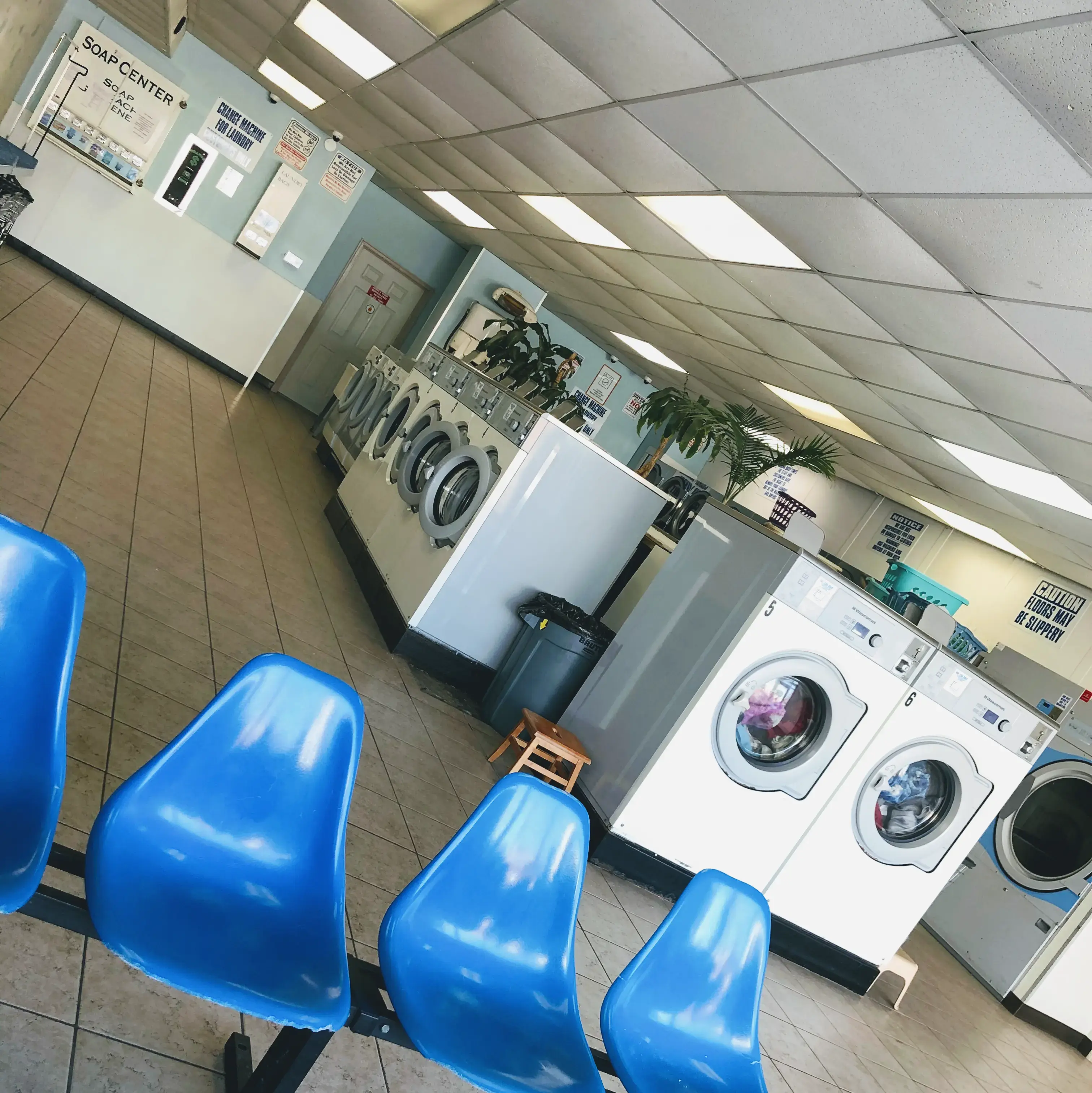 Chrisler Laundromat - Image 19