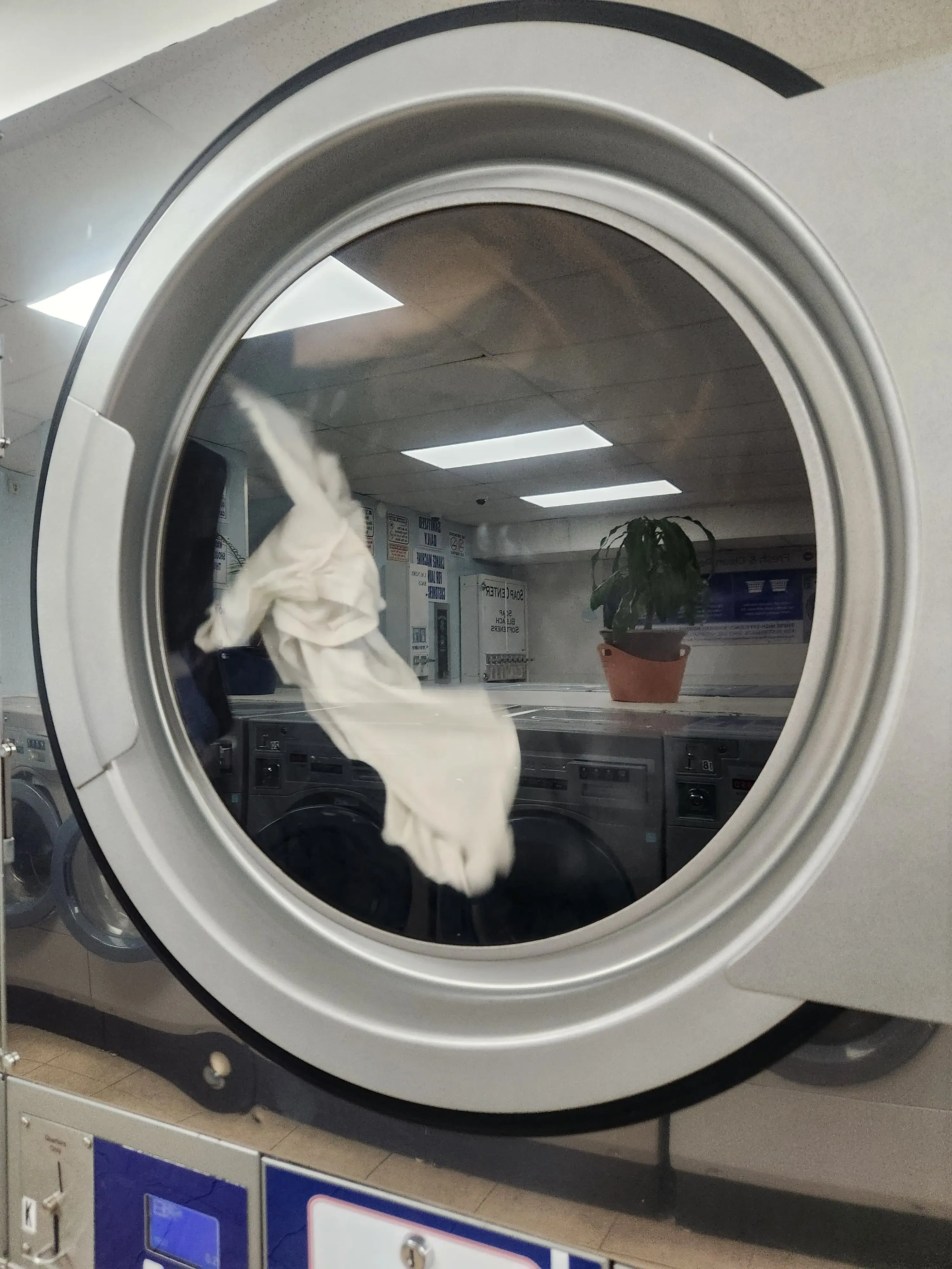 Chrisler Laundromat - Image 15