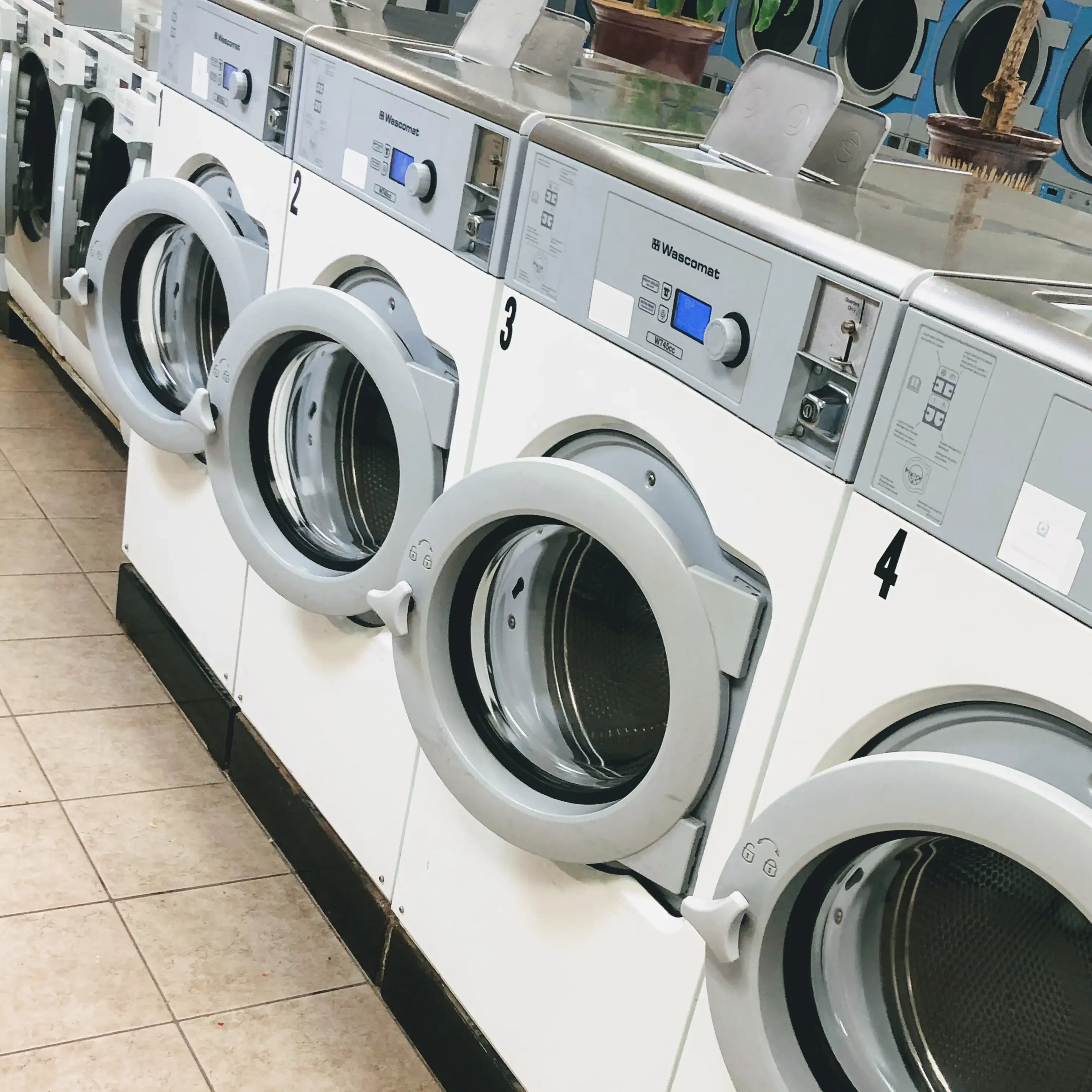 Chrisler Laundromat - Image 20
