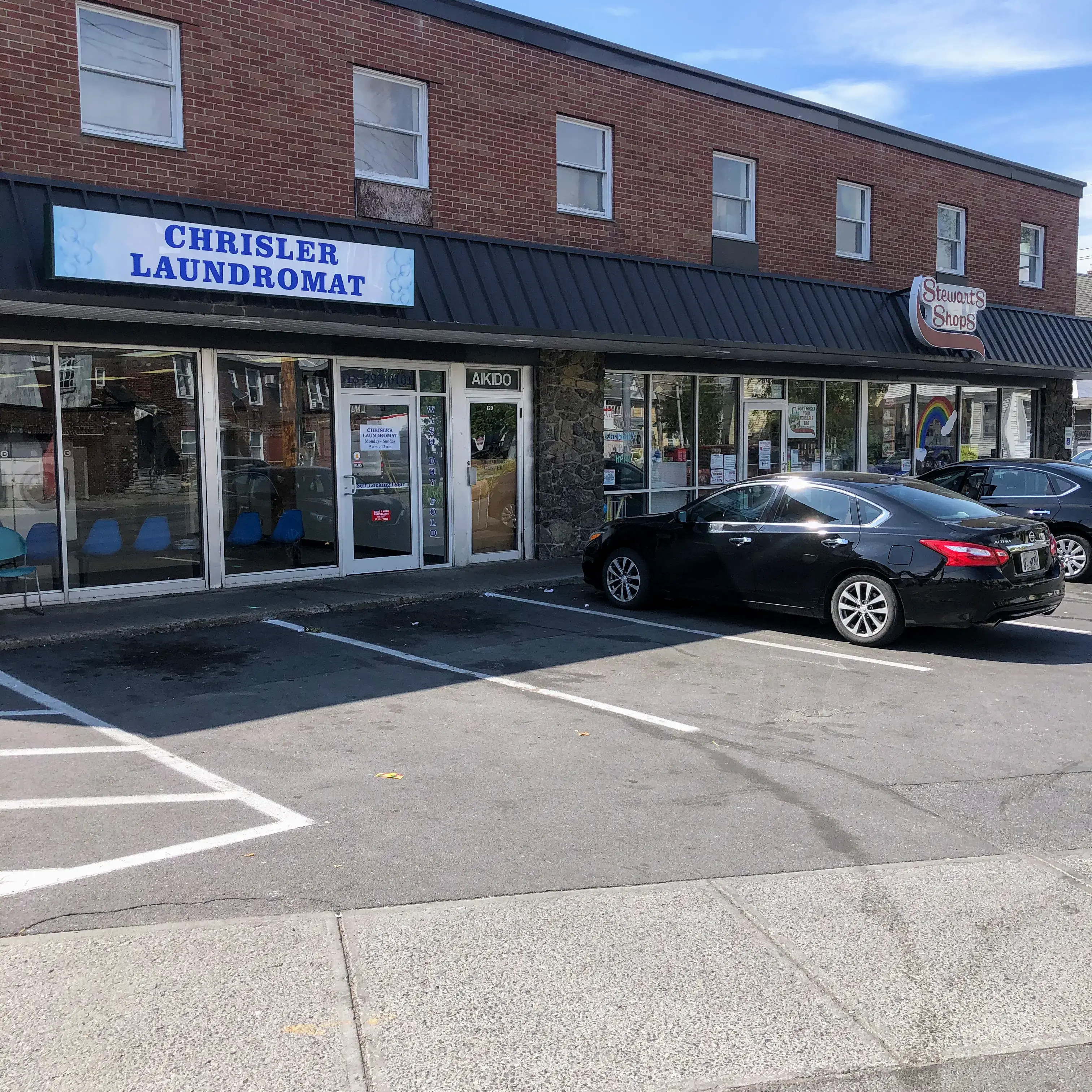 Chrisler Laundromat - Image 9