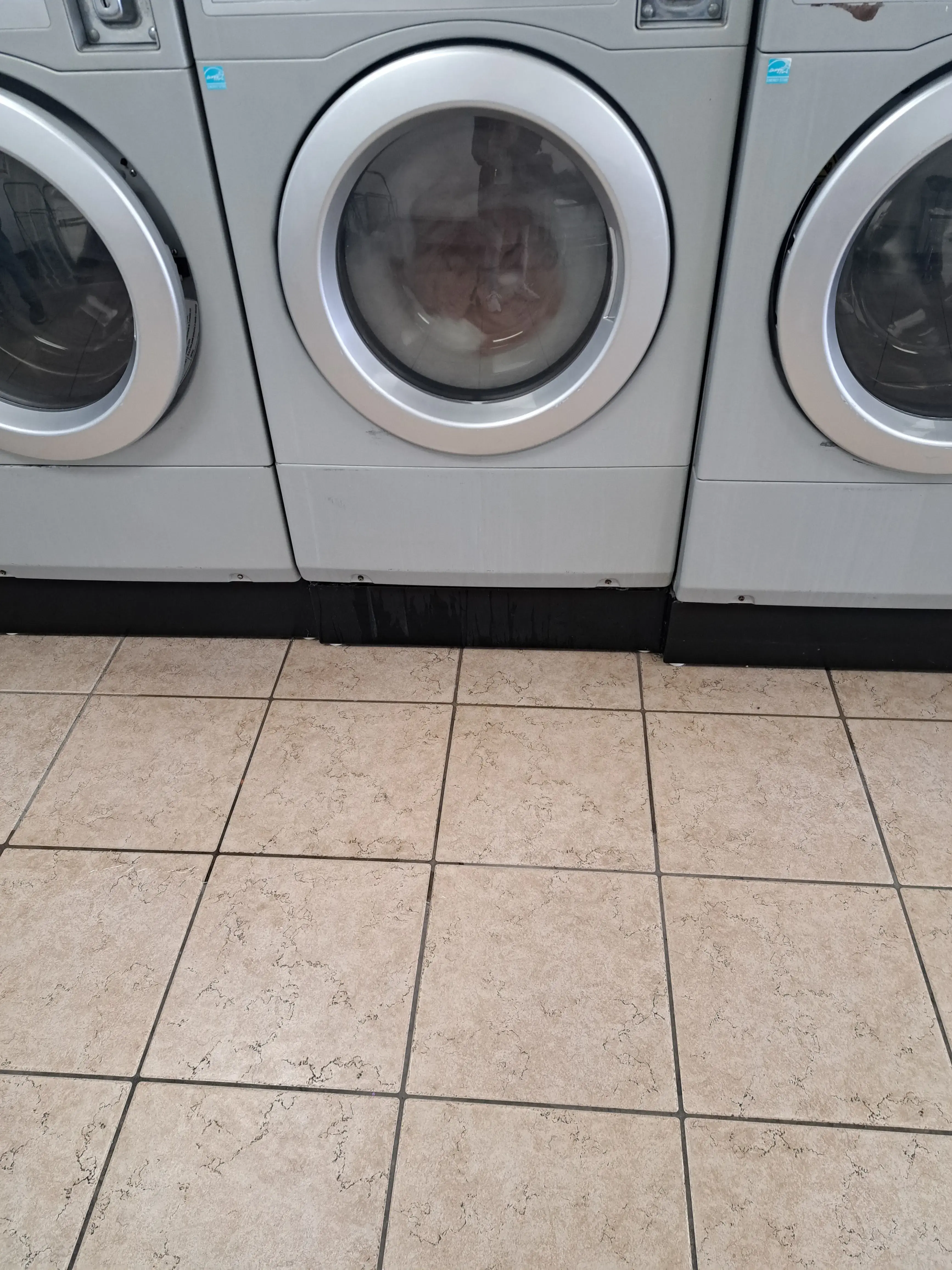 Chrisler Laundromat - Image 17
