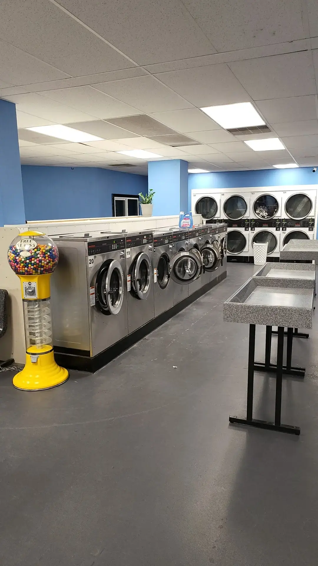 City Laundromat - Image 11