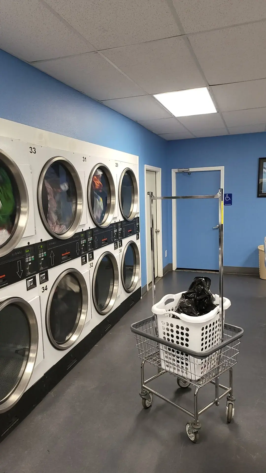 City Laundromat - Image 9