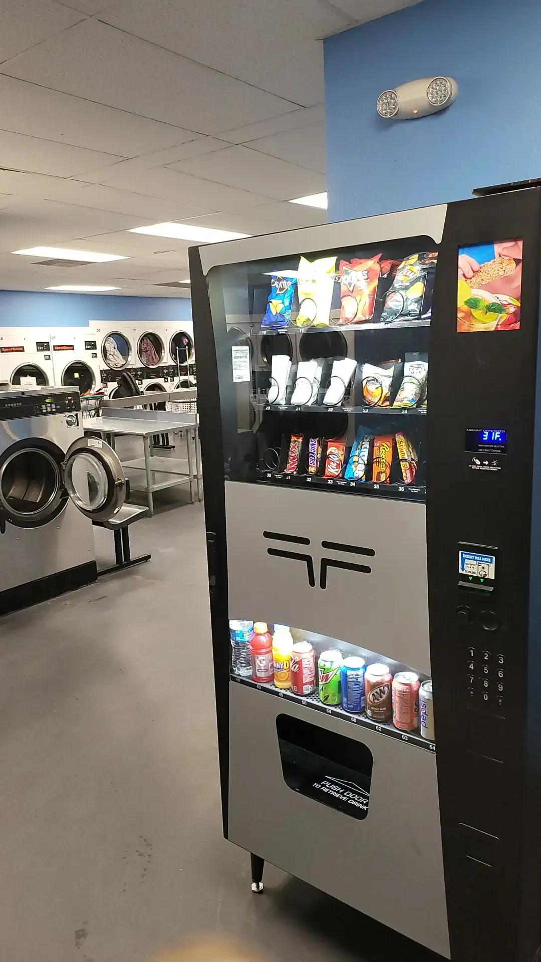 City Laundromat thumbnail 4