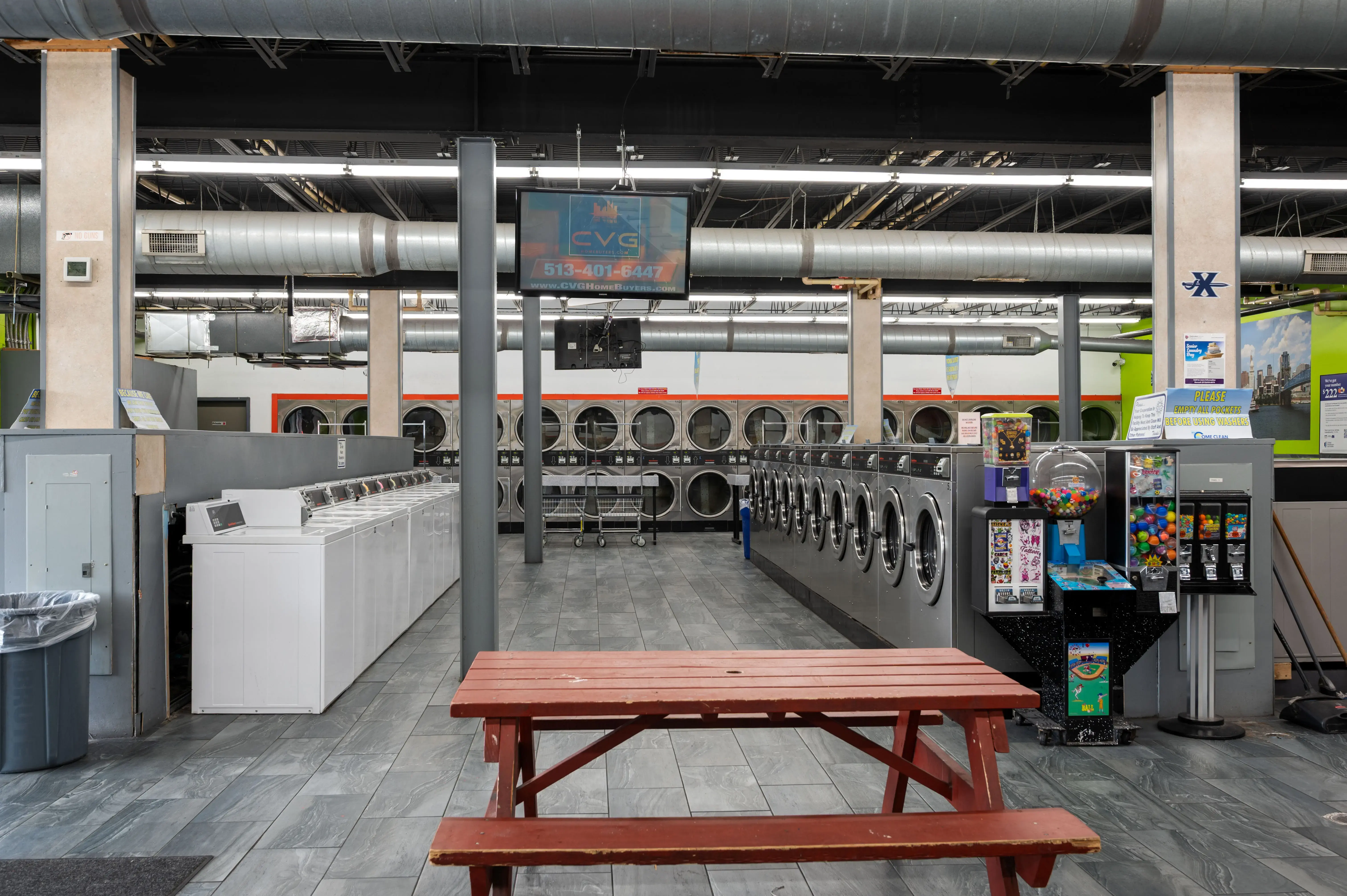 City Limits 24 Hour Laundry thumbnail 11