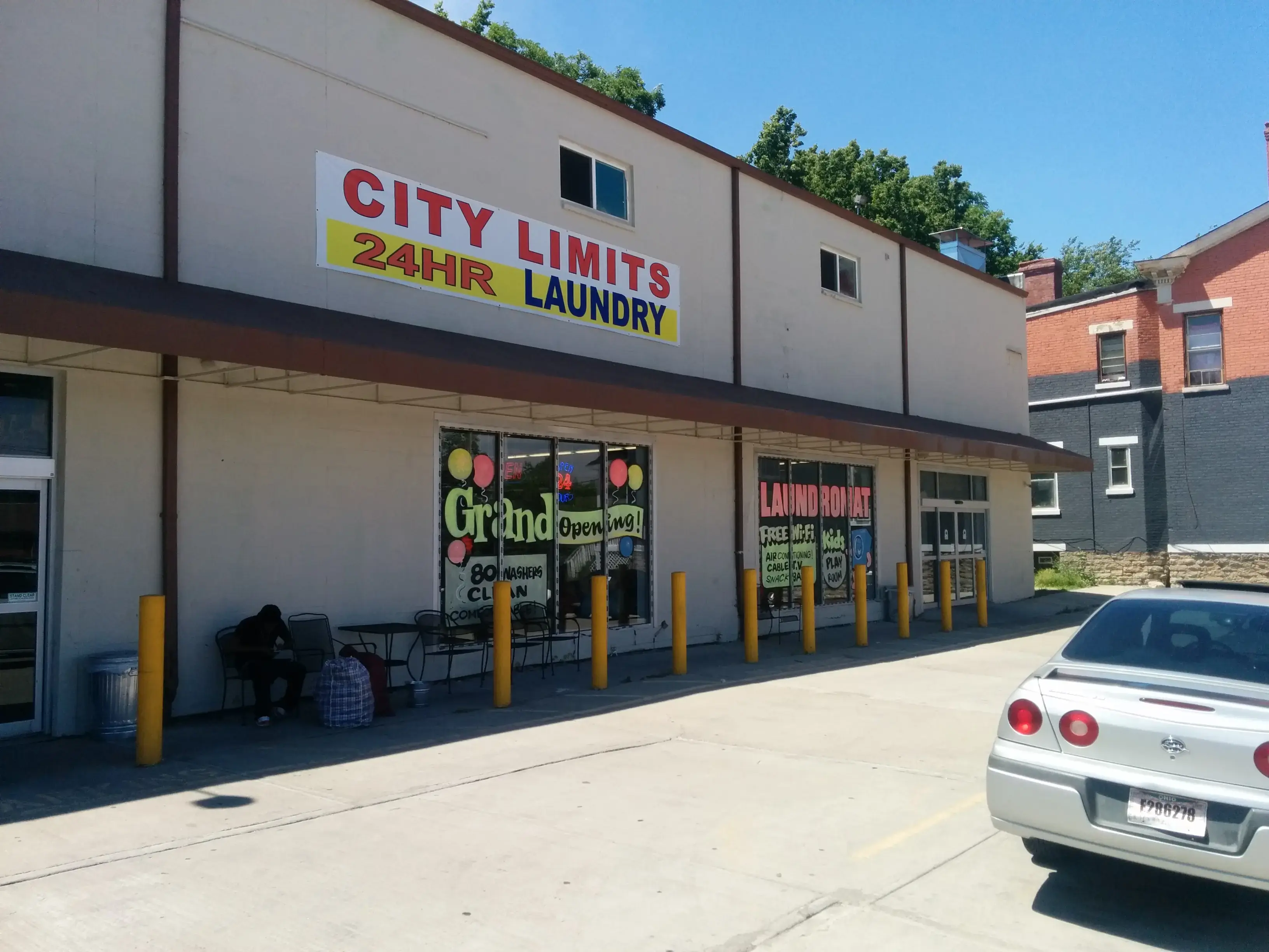 City Limits 24 Hour Laundry - Image 12