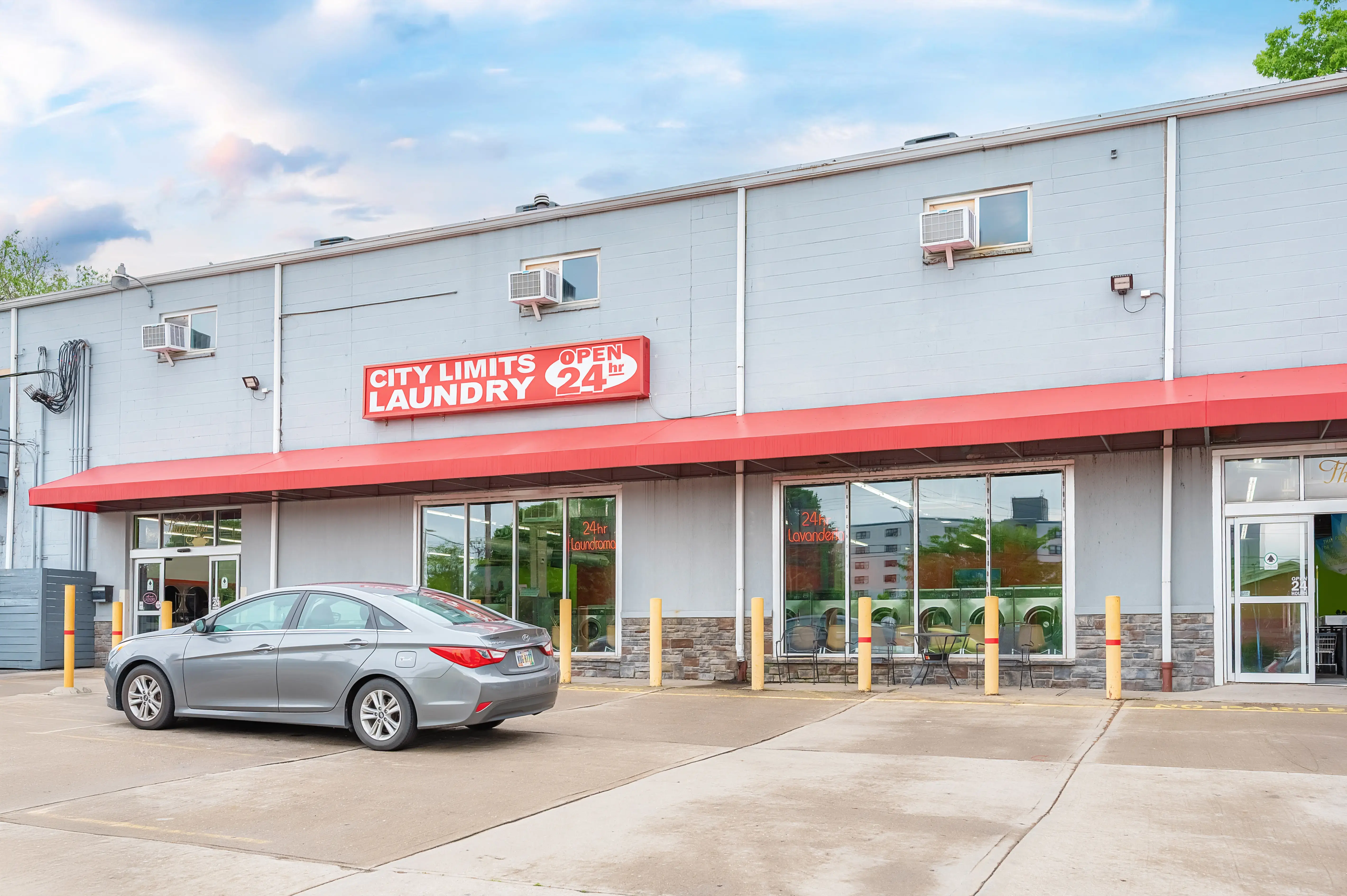 City Limits 24 Hour Laundry thumbnail 2