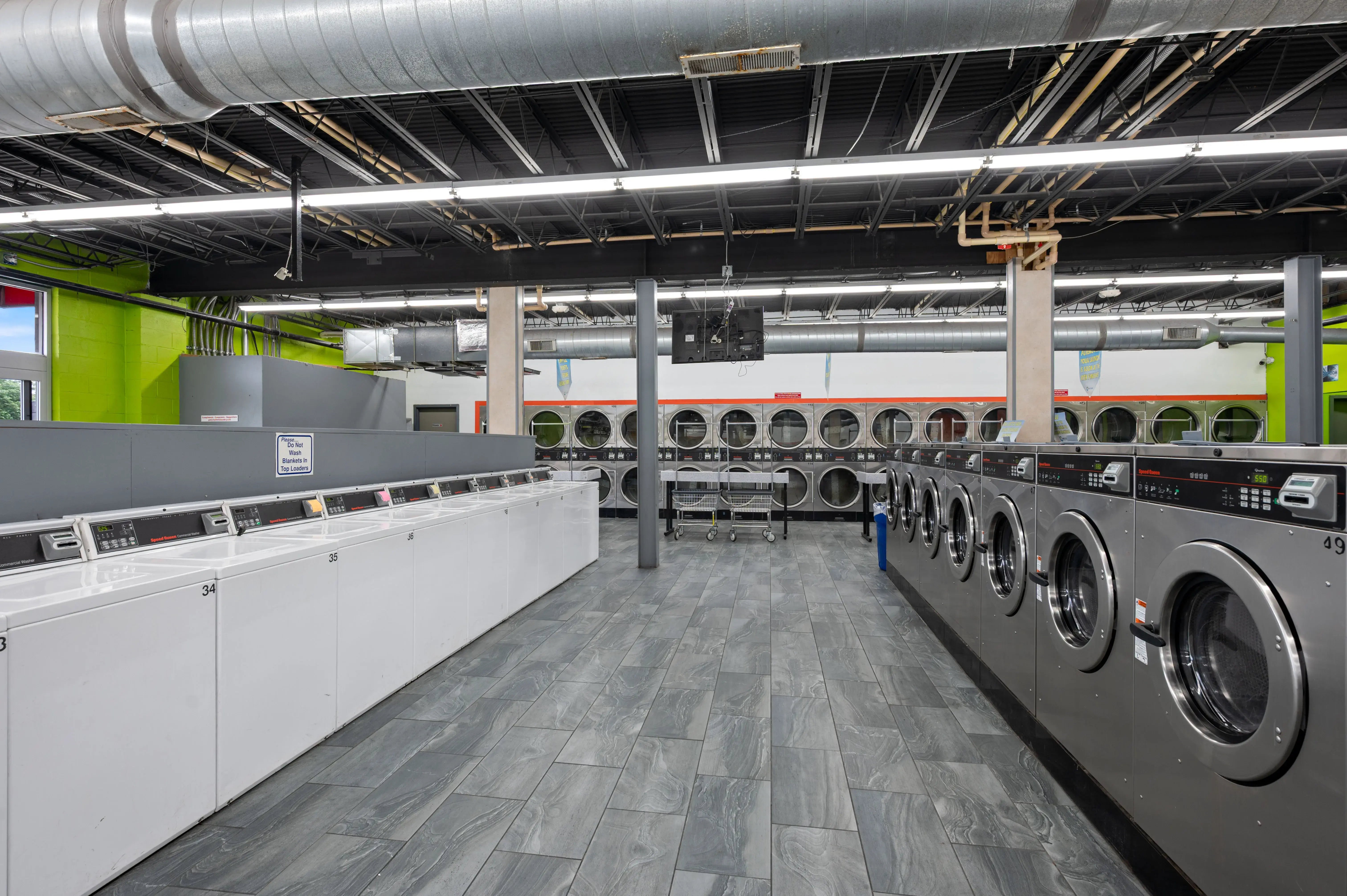 City Limits 24 Hour Laundry - Image 20