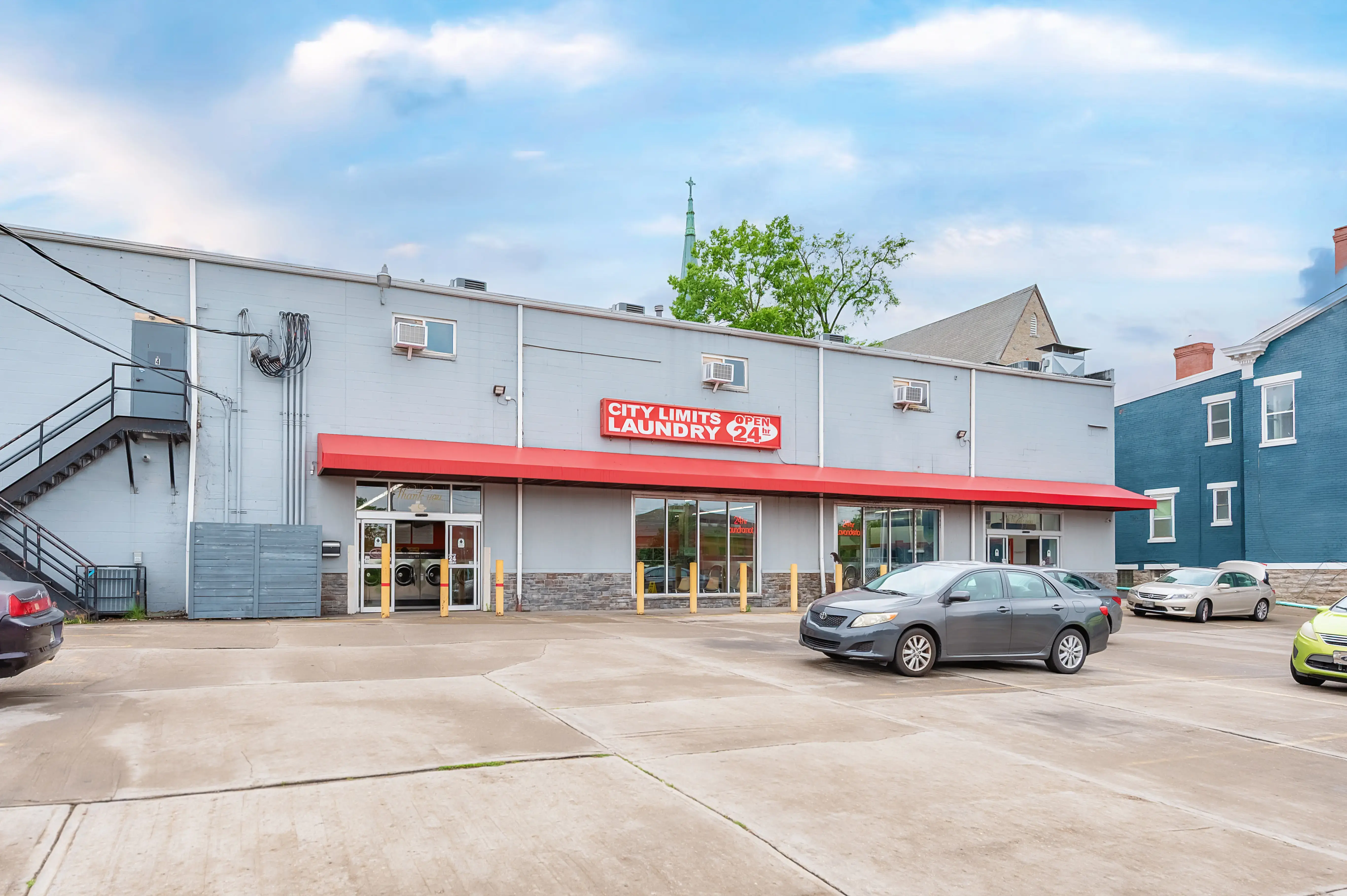 City Limits 24 Hour Laundry - Image 17