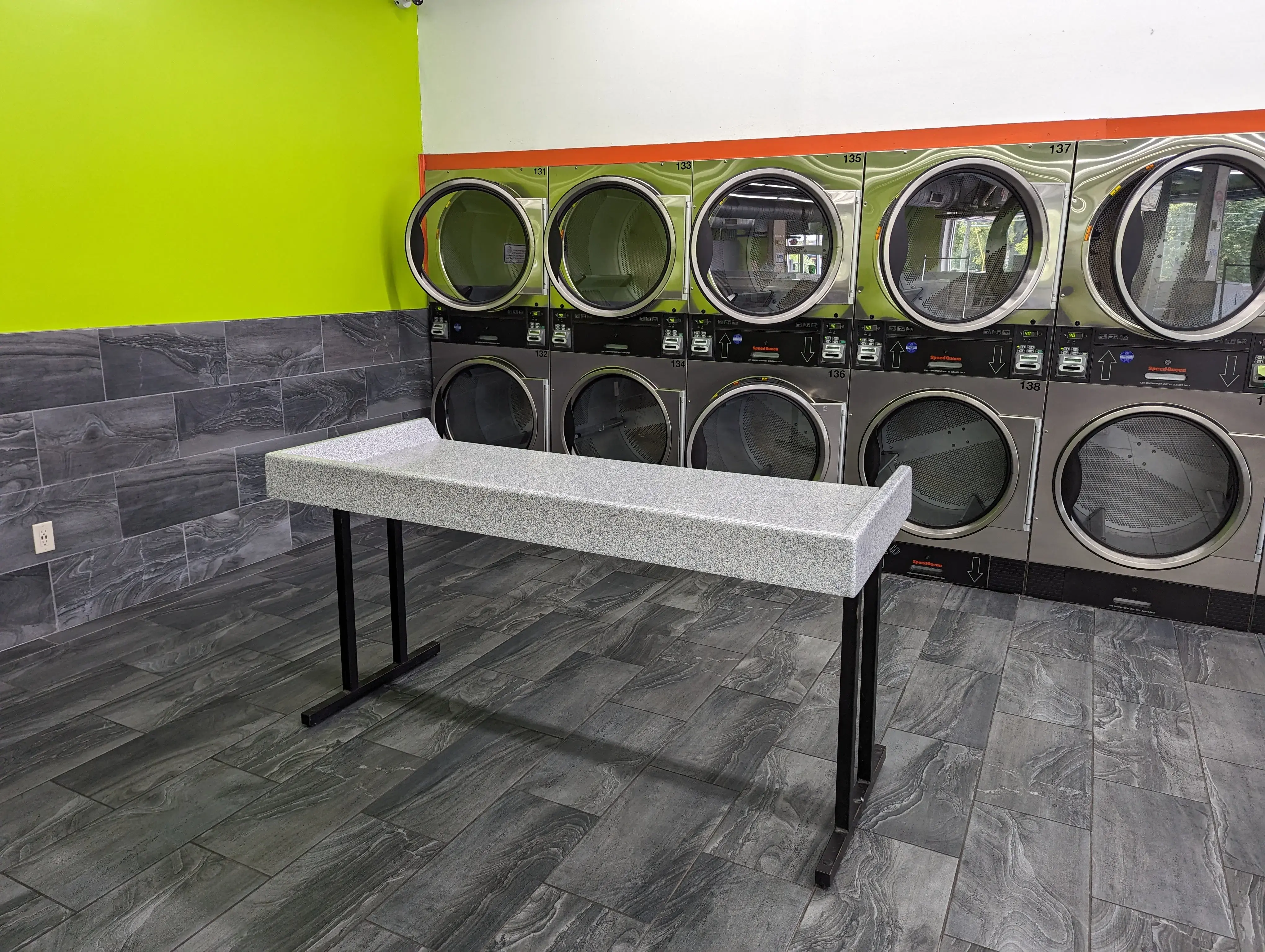 City Limits 24 Hour Laundry - Image 10