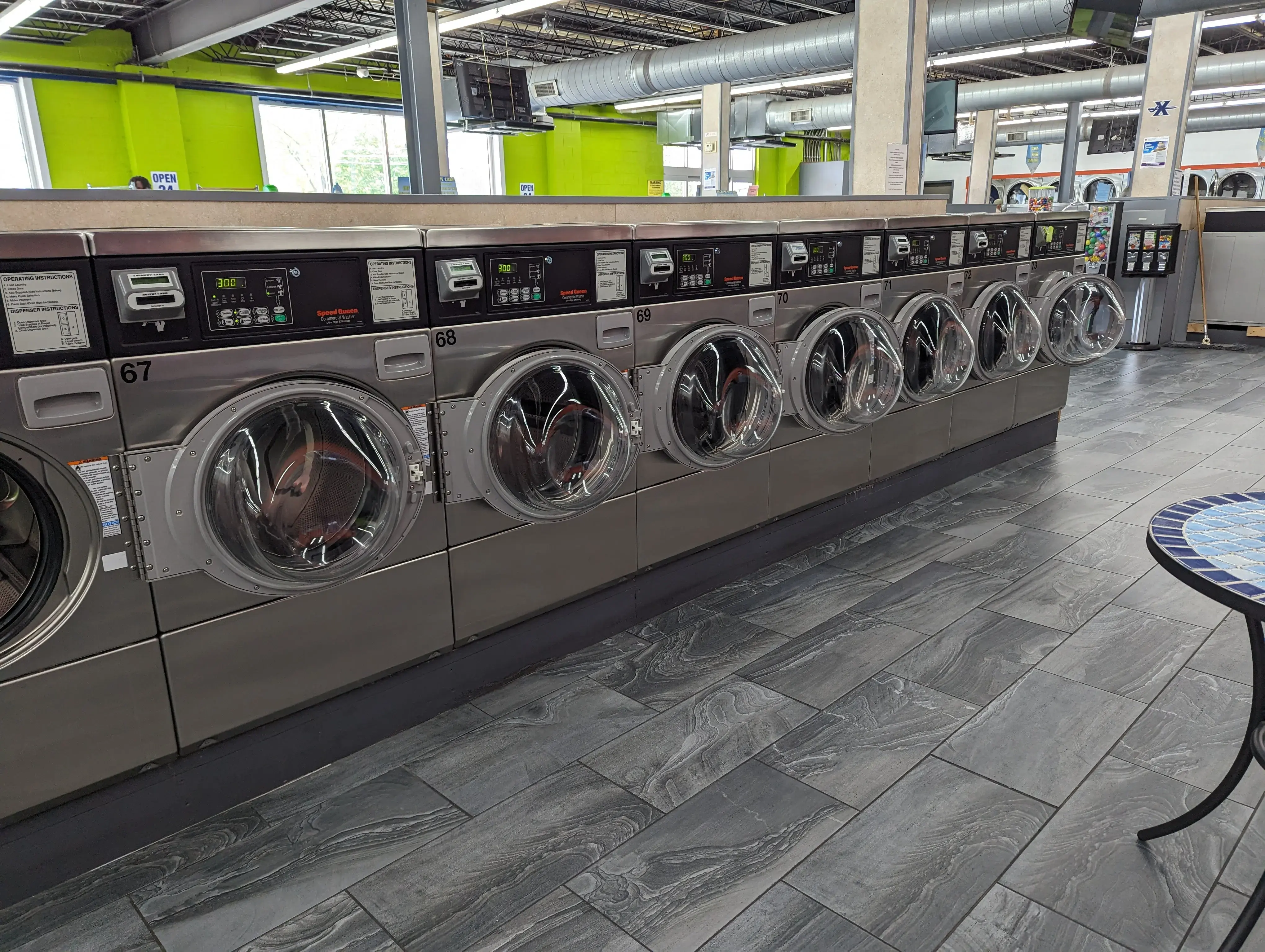 City Limits 24 Hour Laundry thumbnail 14