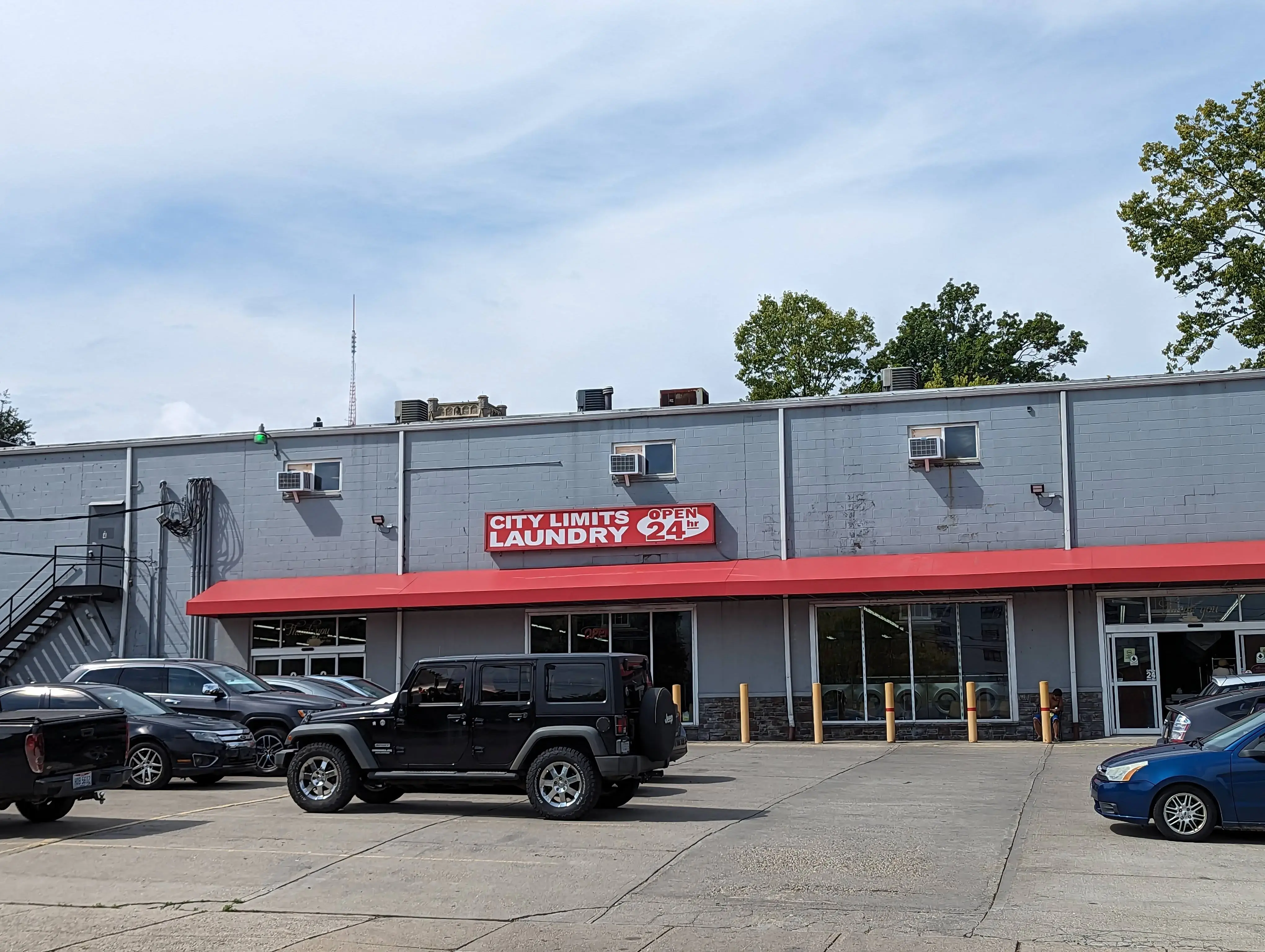 City Limits 24 Hour Laundry thumbnail 16