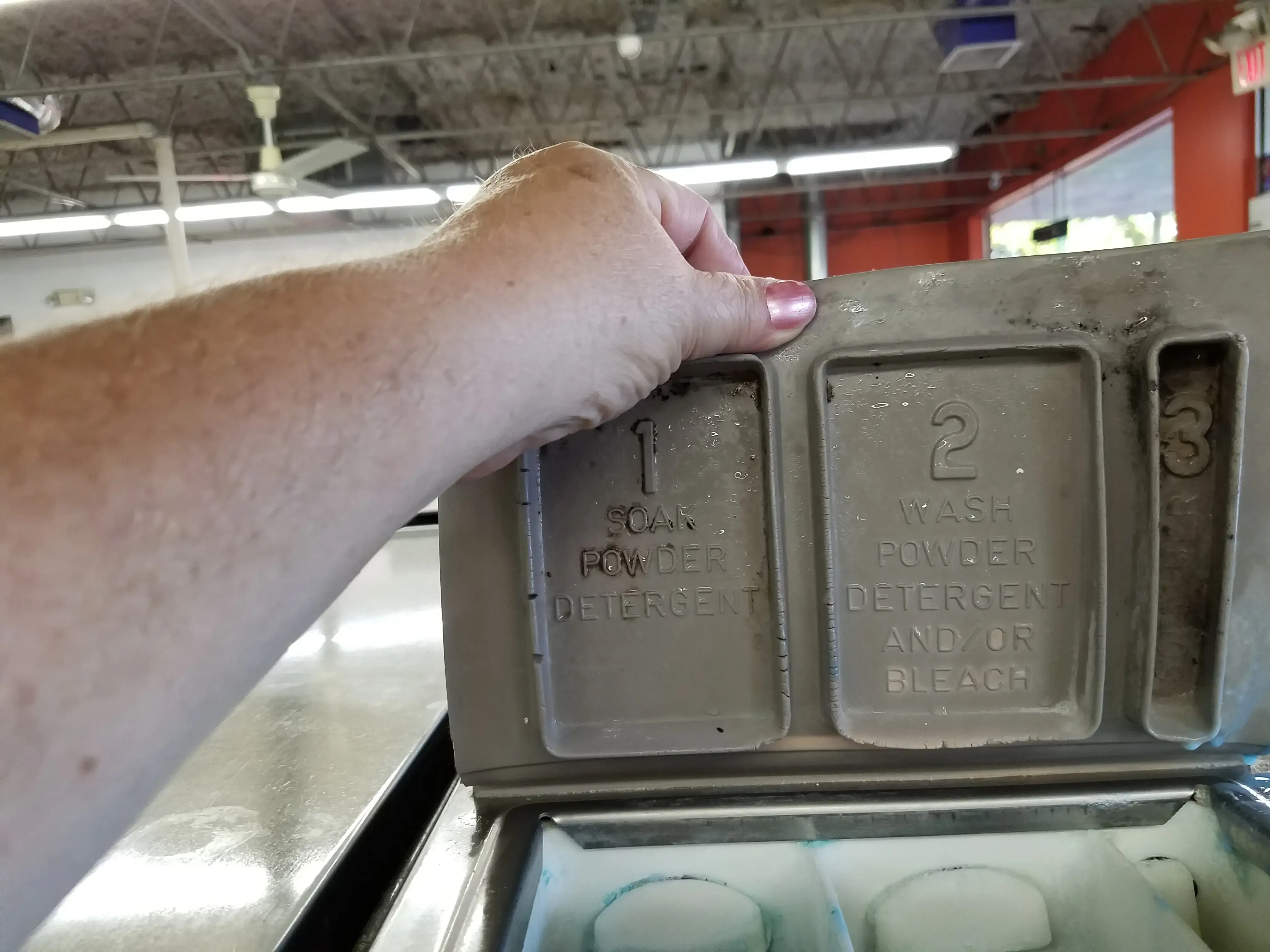 City Limits Laundry & Tanning thumbnail 11