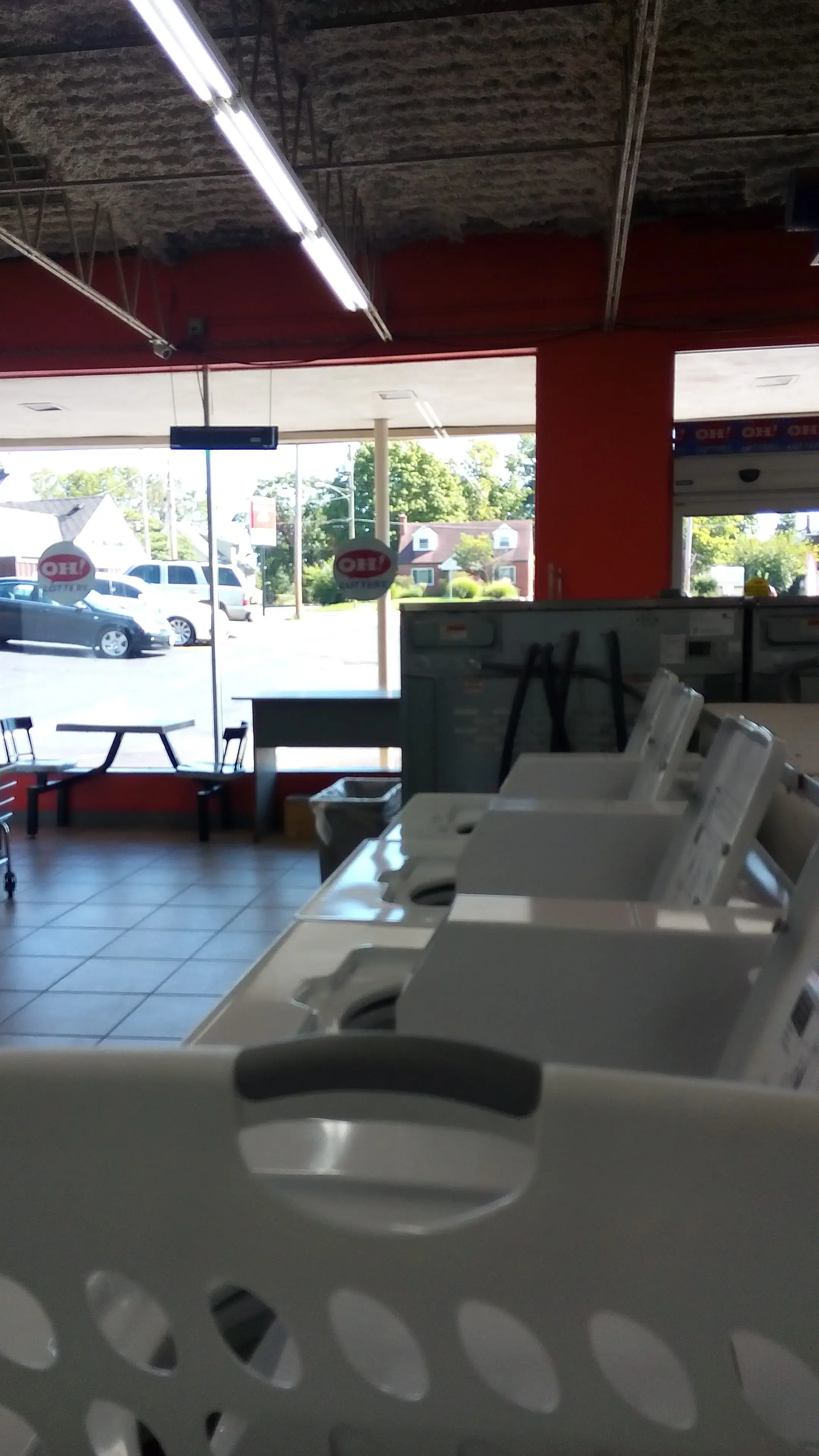 City Limits Laundry & Tanning thumbnail 9