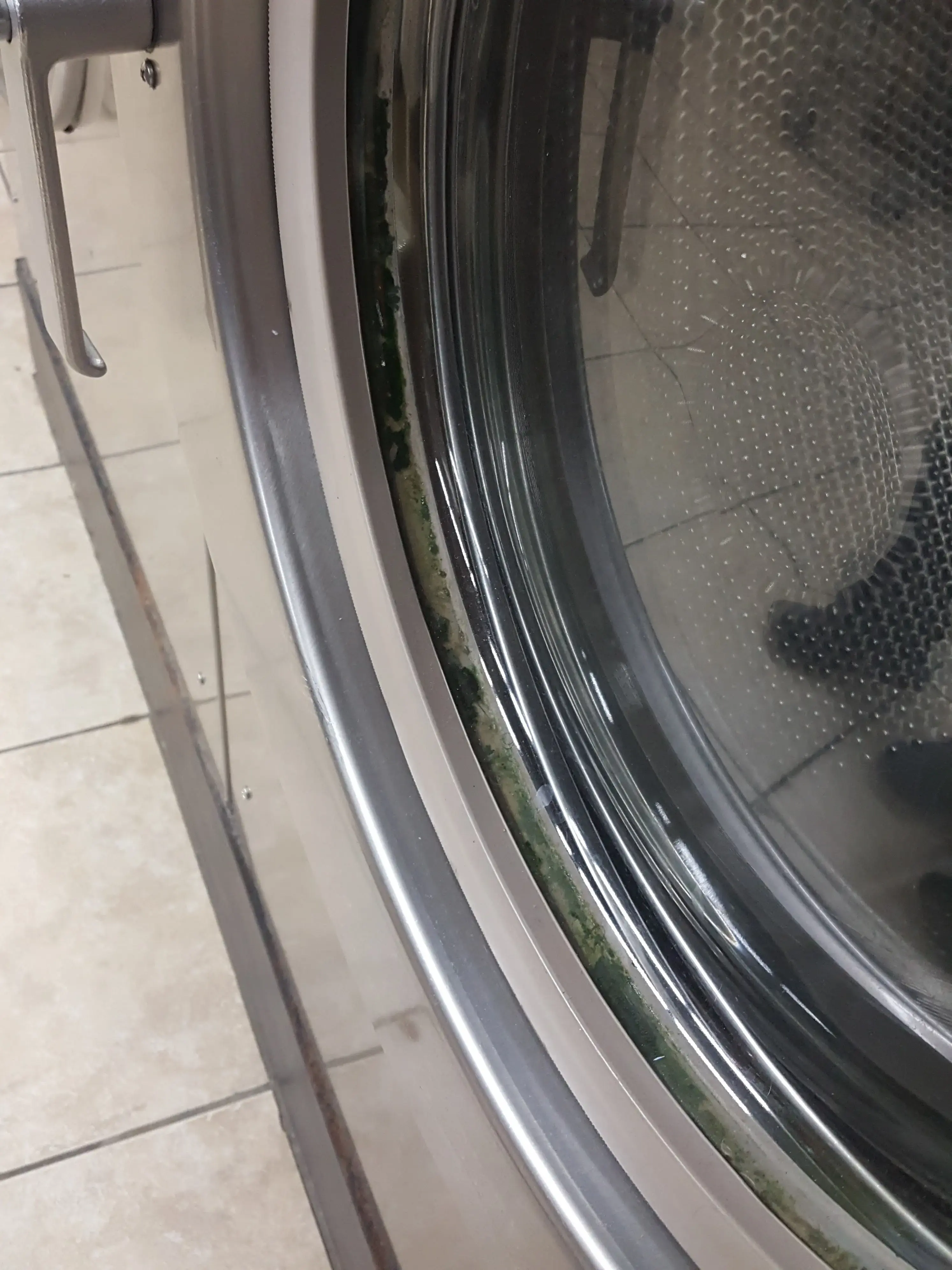 City Limits Laundry & Tanning thumbnail 18