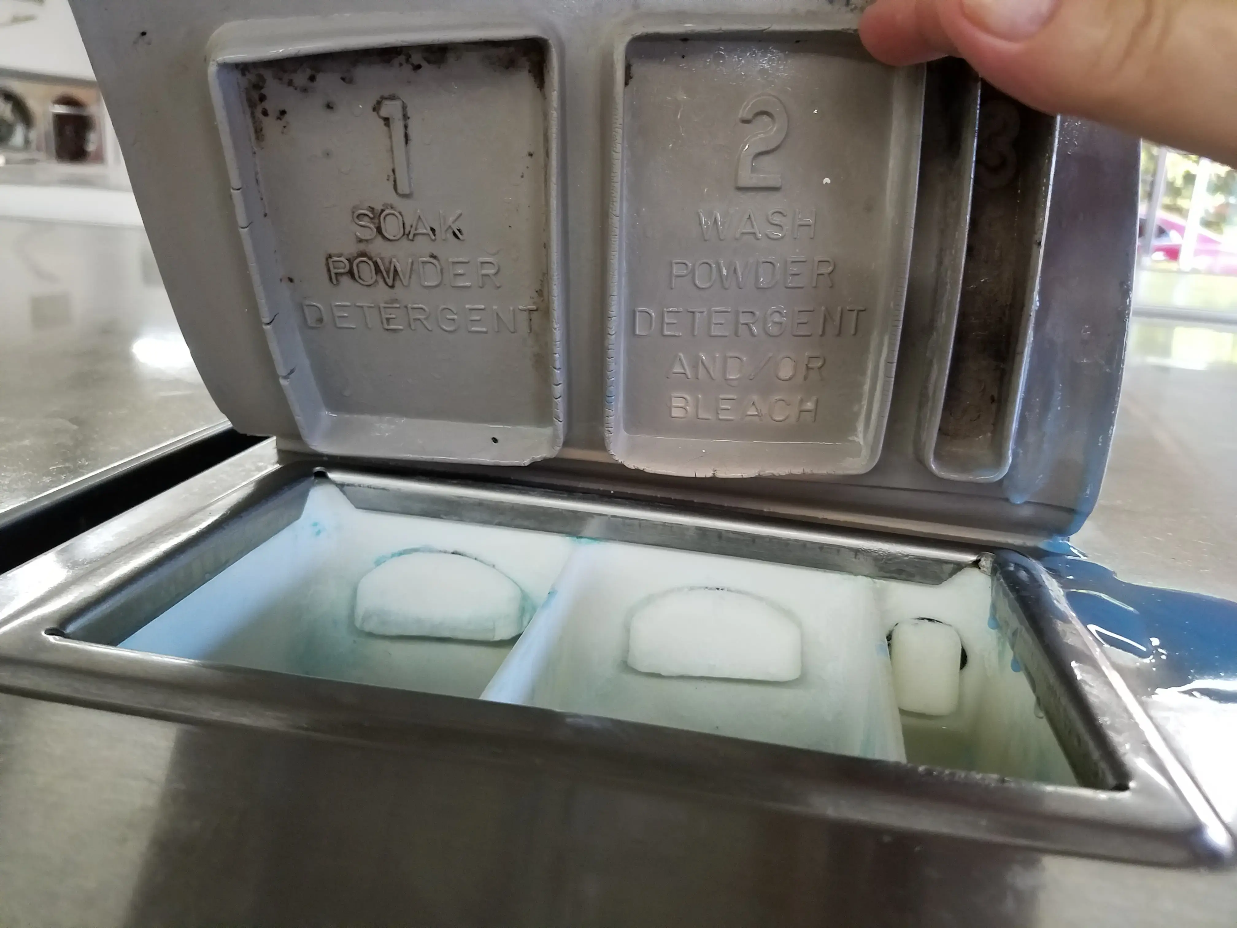 City Limits Laundry & Tanning - Image 3