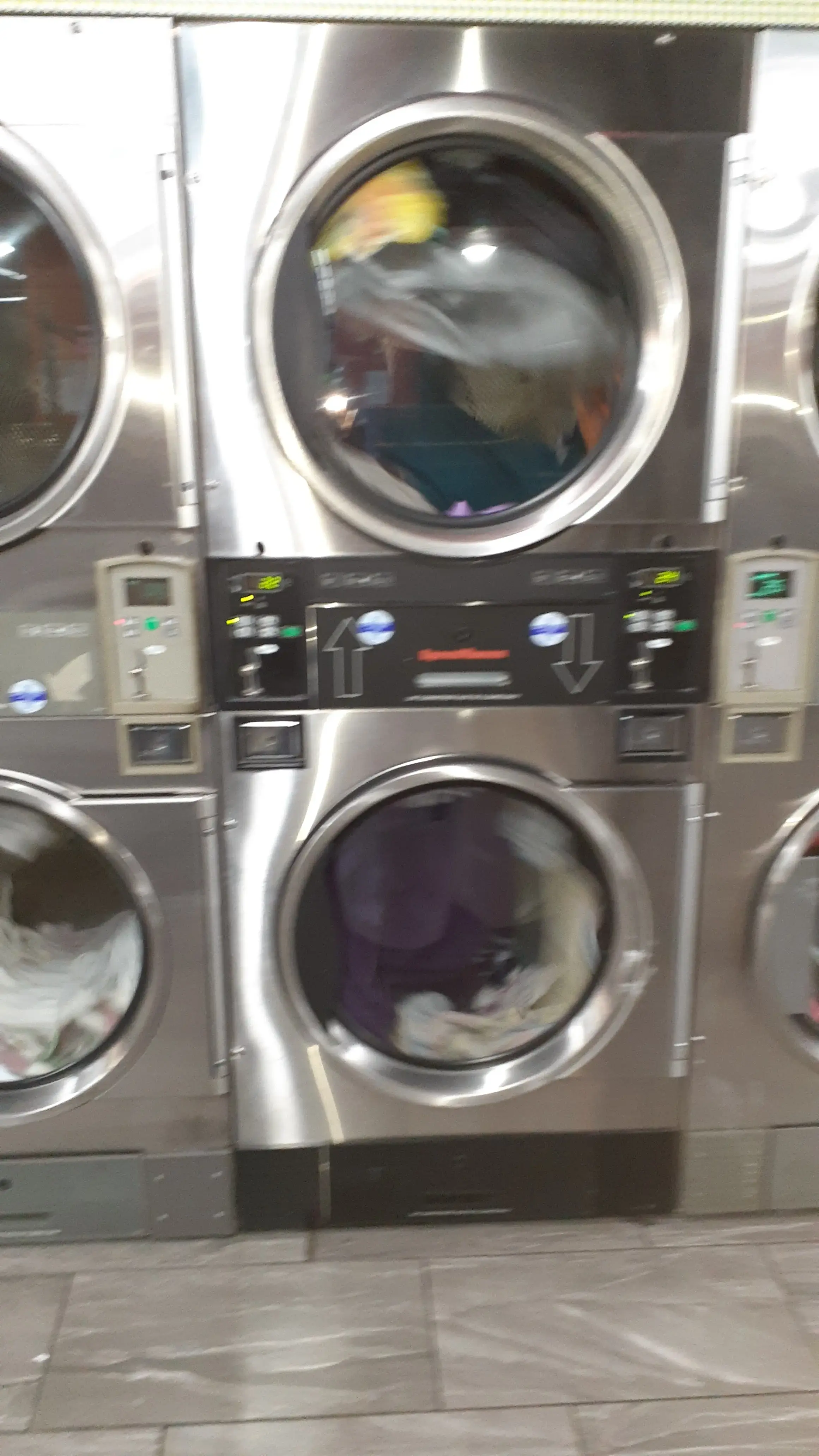 City Limits Laundry & Tanning - Image 14