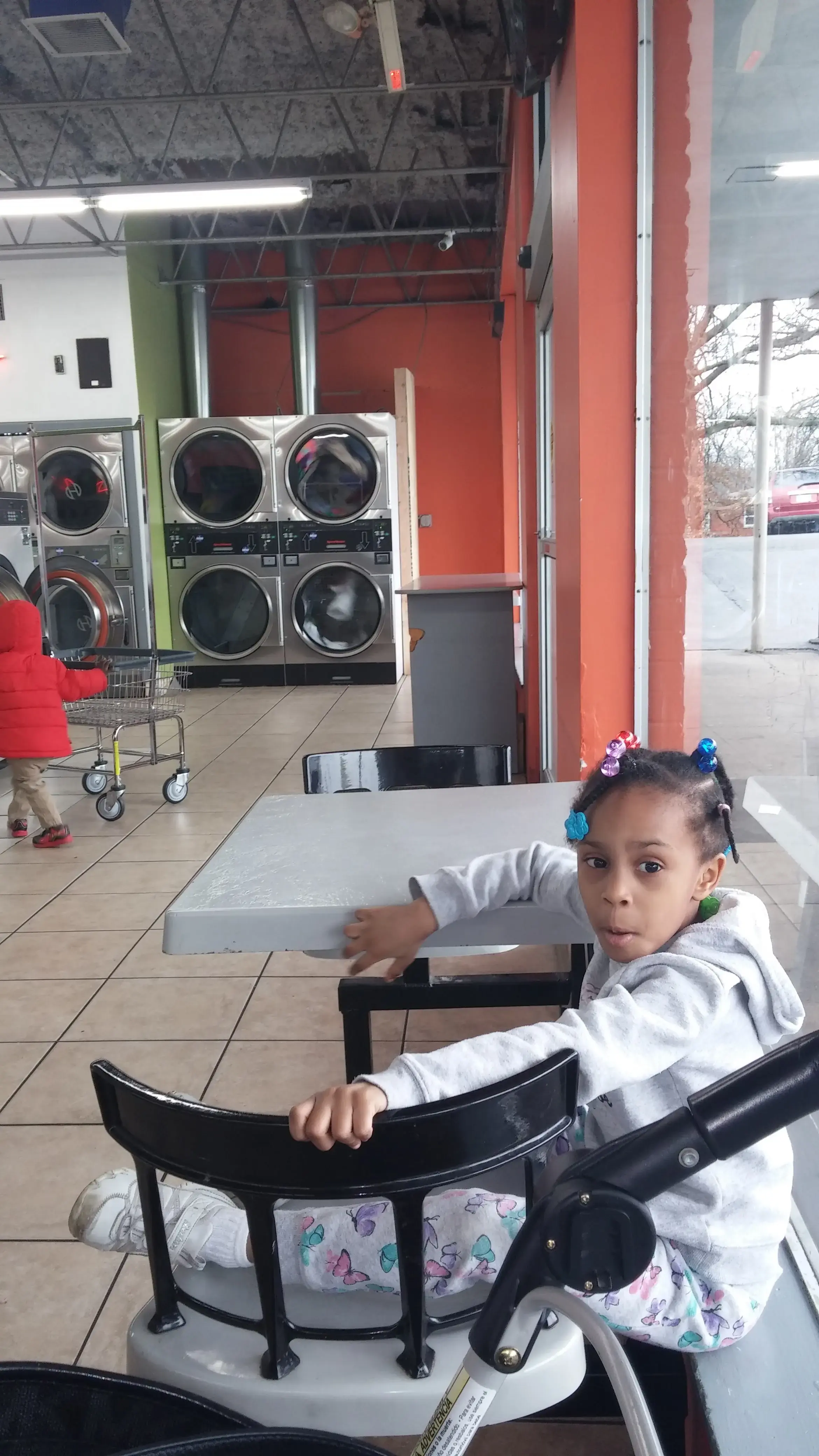 City Limits Laundry & Tanning - Image 16