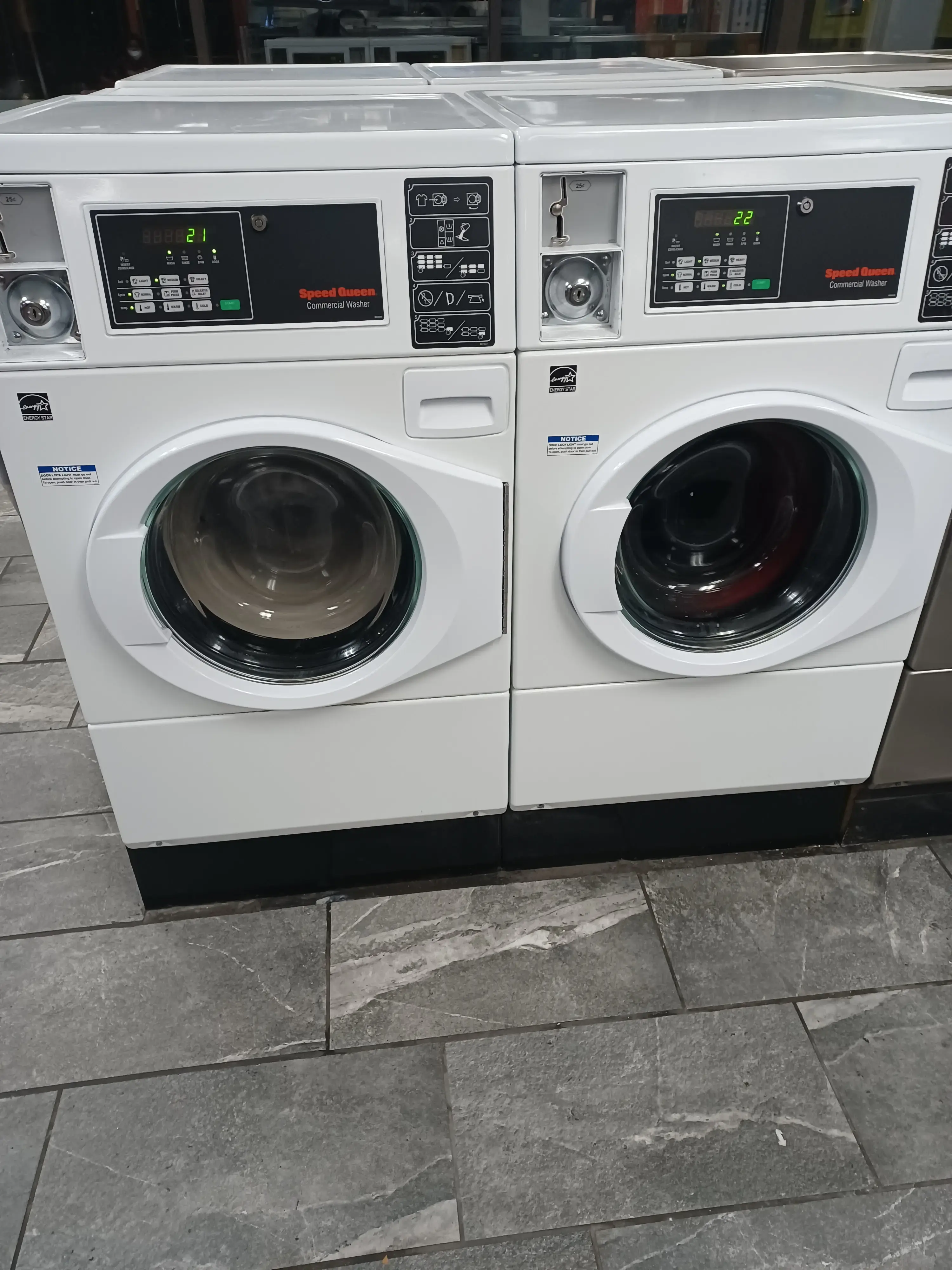 City Limits Laundry & Tanning - Image 20