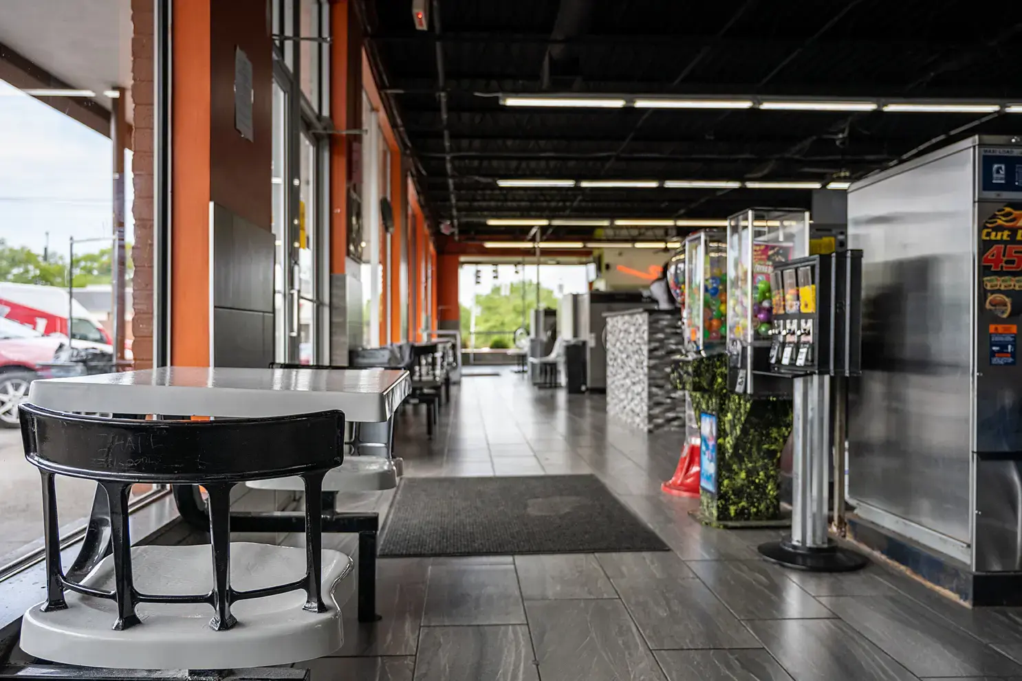 City Limits Laundry & Tanning thumbnail 5