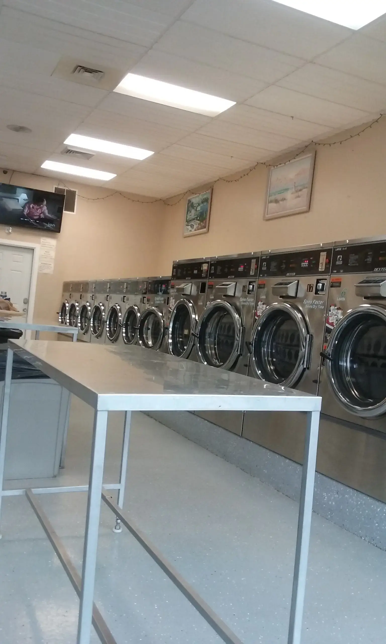 CJ's Laundromat thumbnail 8