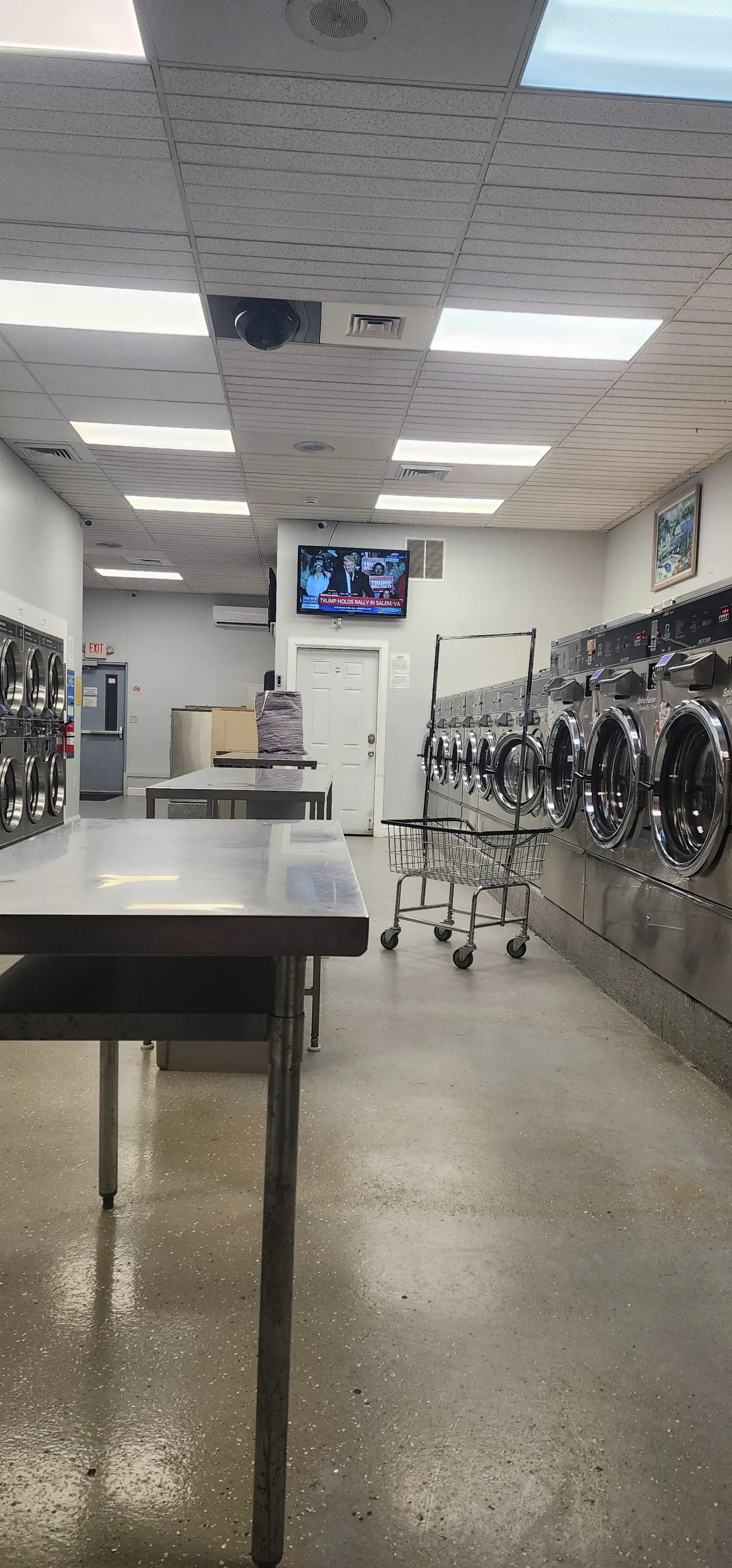 CJ's Laundromat - Image 7
