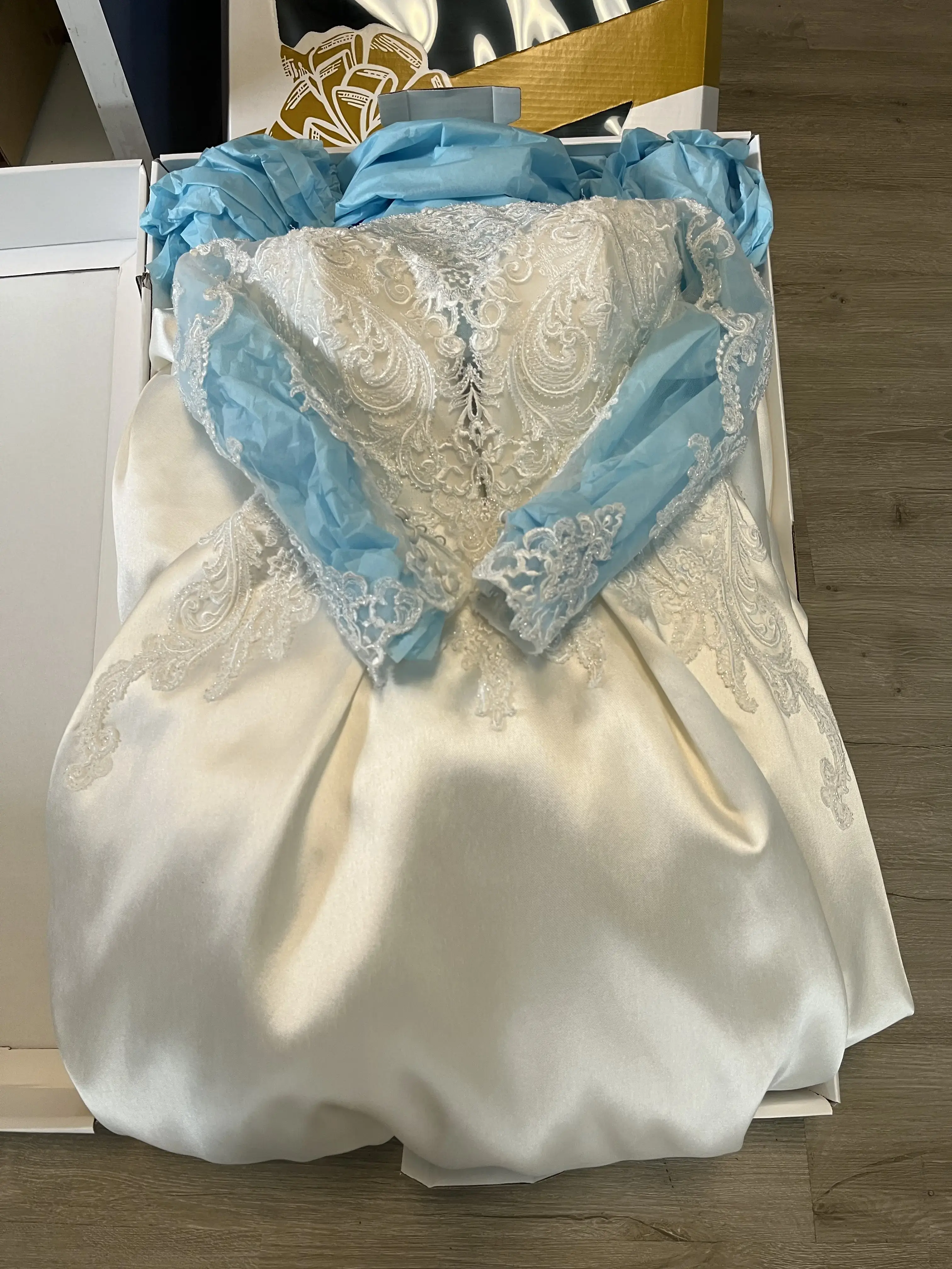 Classic Deluxe Cleaners - Image 2