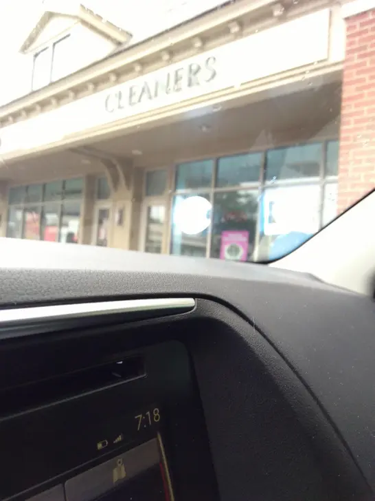 Classic Deluxe Cleaners - Image 3