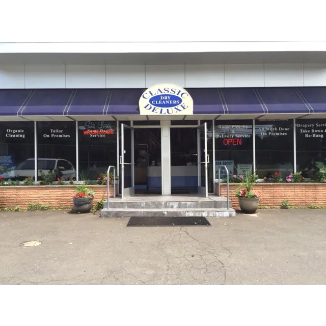 Classic Deluxe Cleaners - Image 4