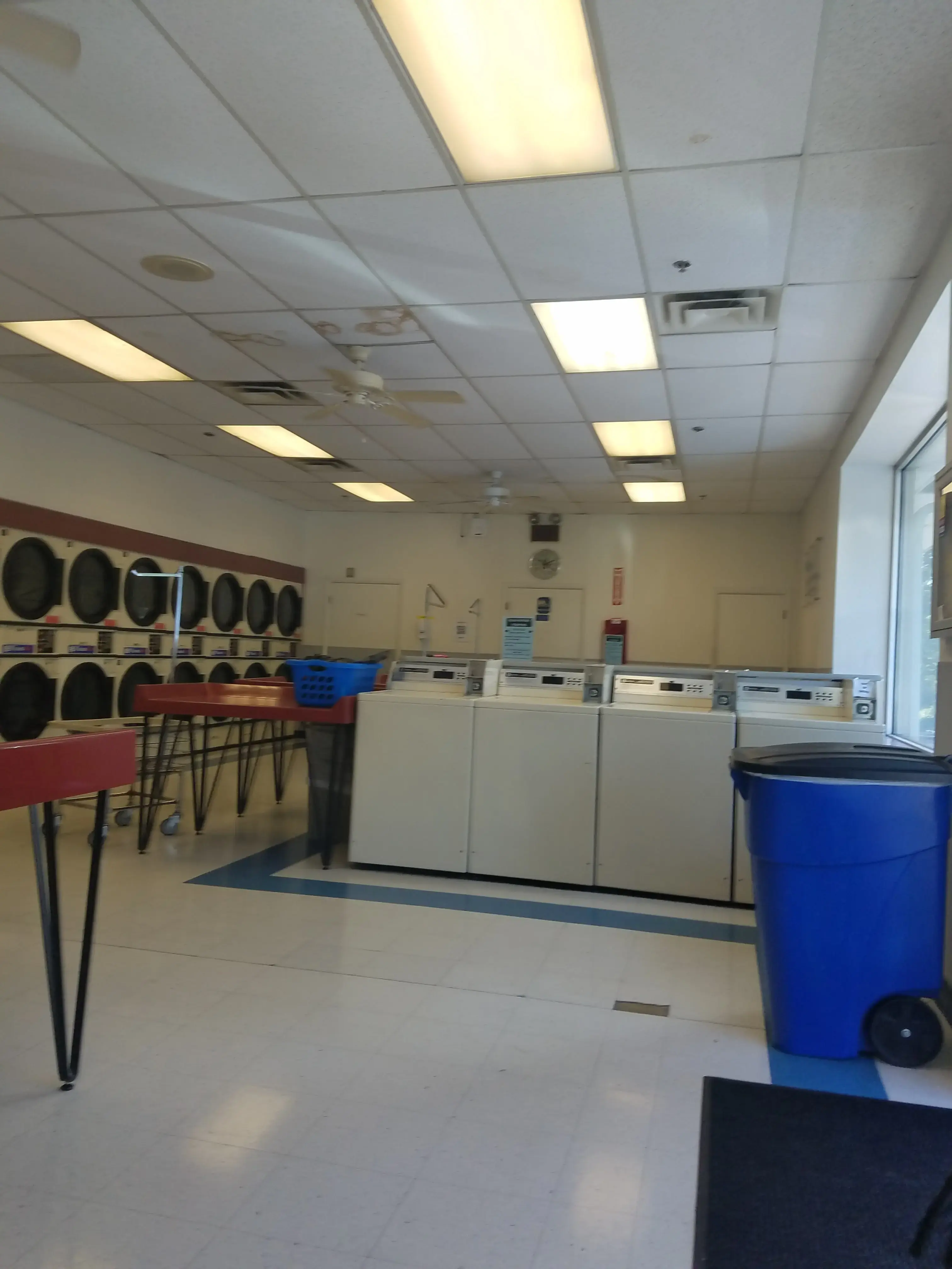 Classic Drycleaners and Laundromats - Image 5