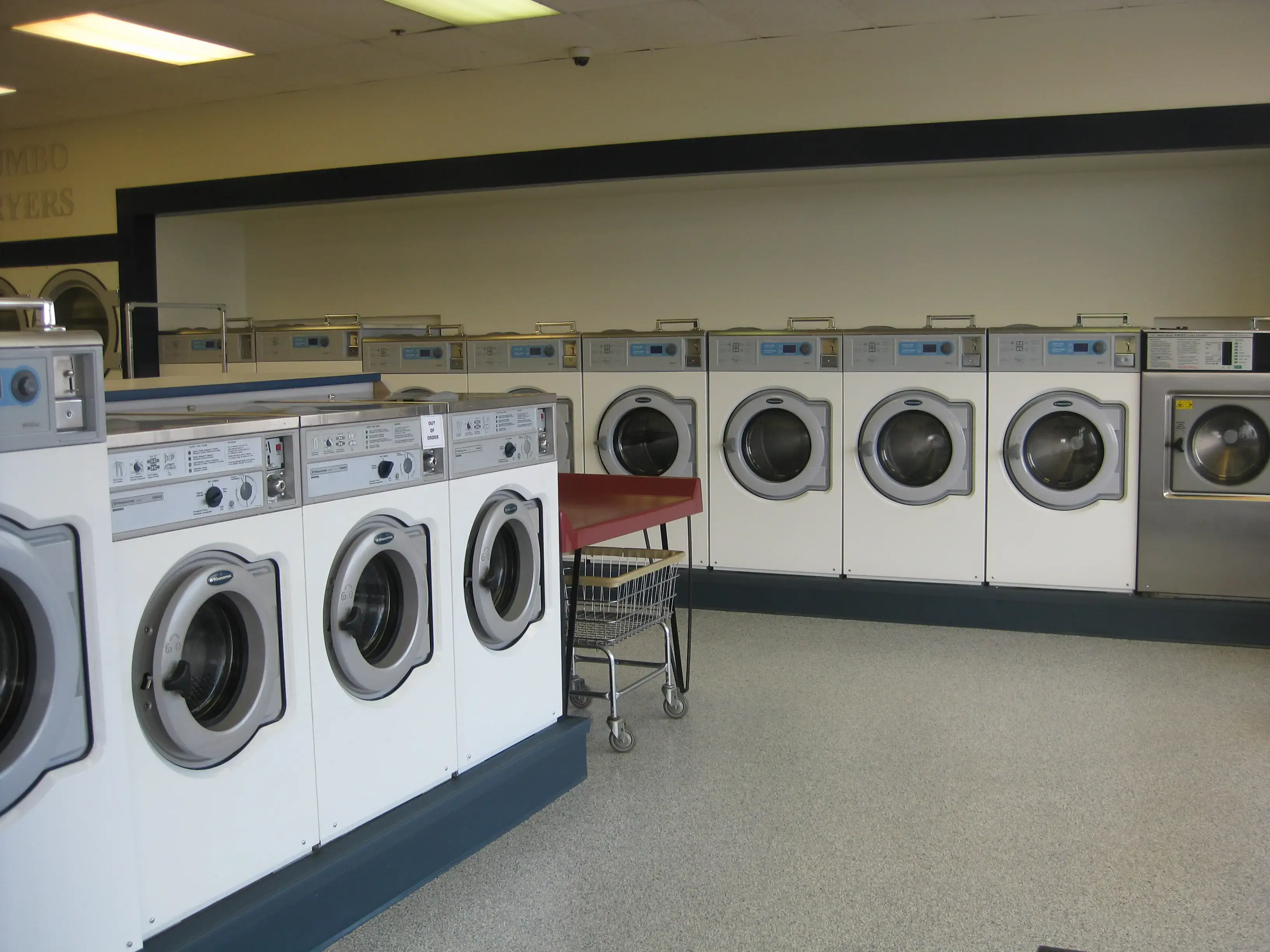 Classic Drycleaners and Laundromats - Image 8