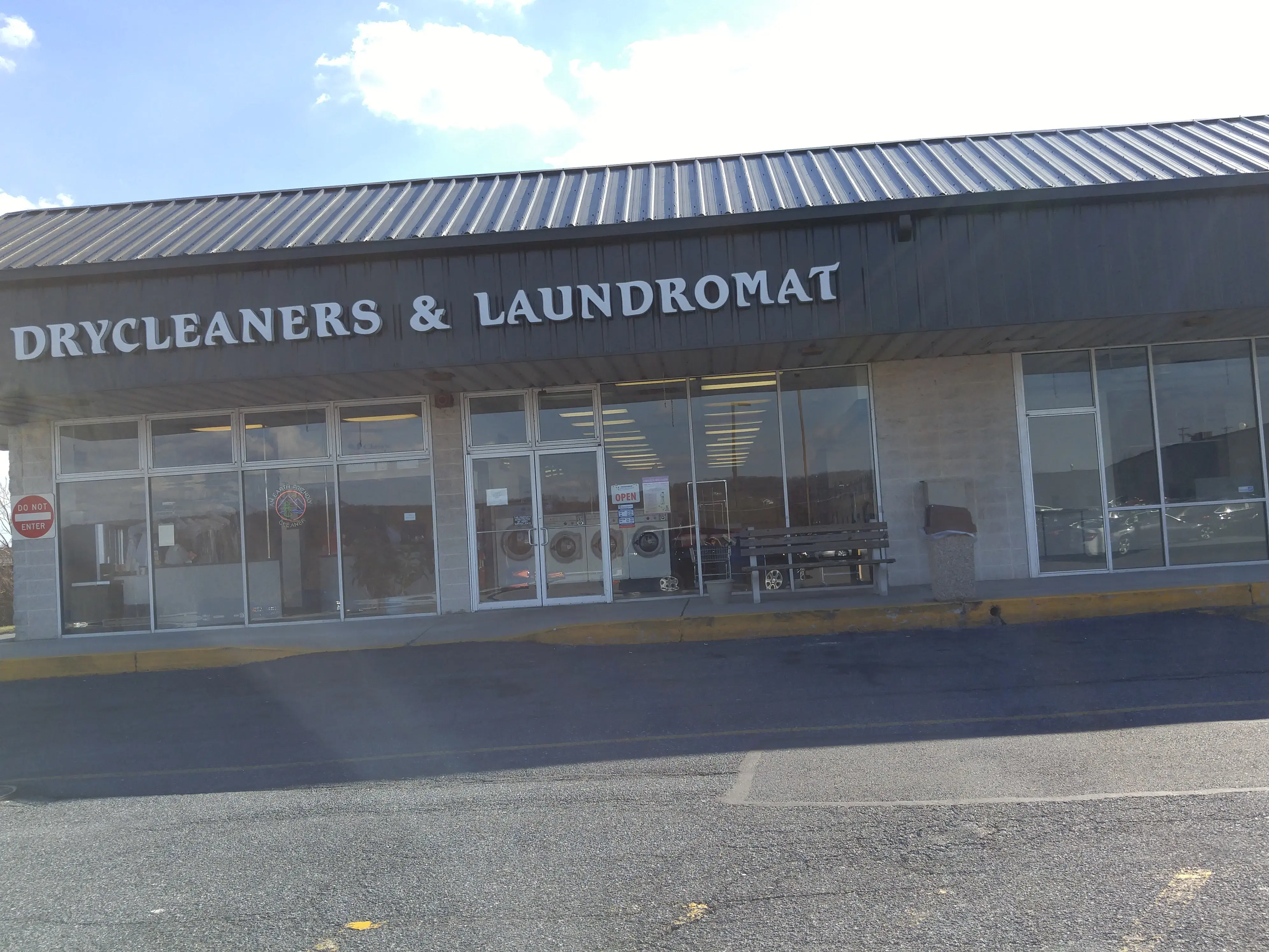 Classic Drycleaners and Laundromats - Image 12