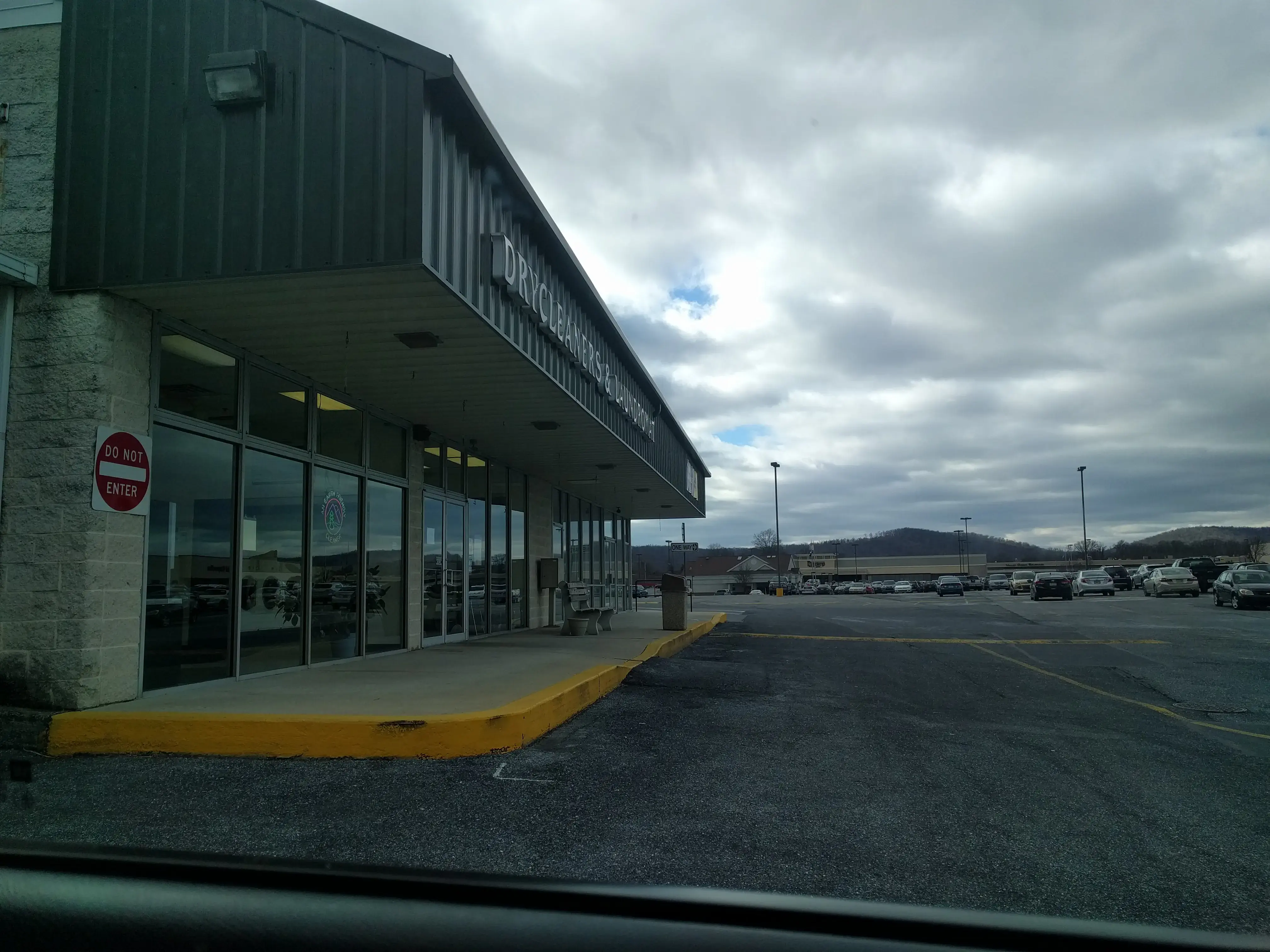 Classic Drycleaners and Laundromats - Image 5