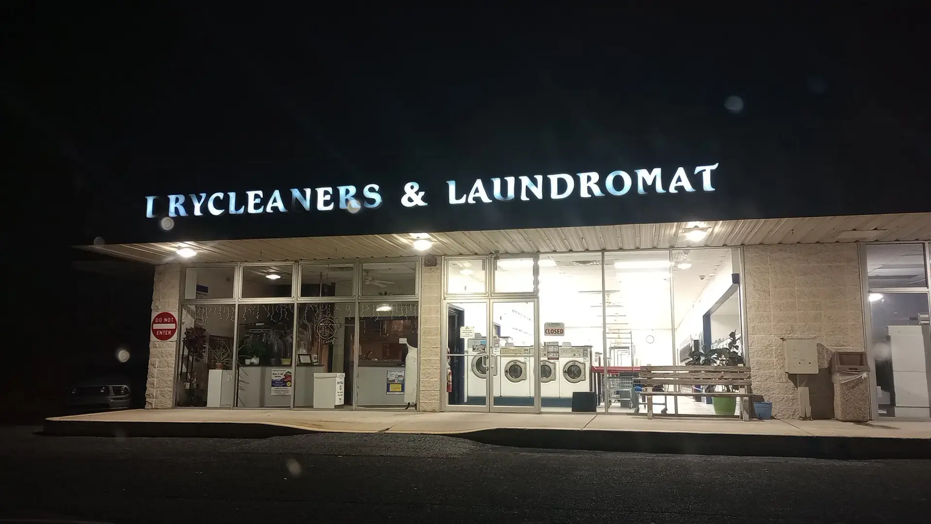 Classic Drycleaners and Laundromats location