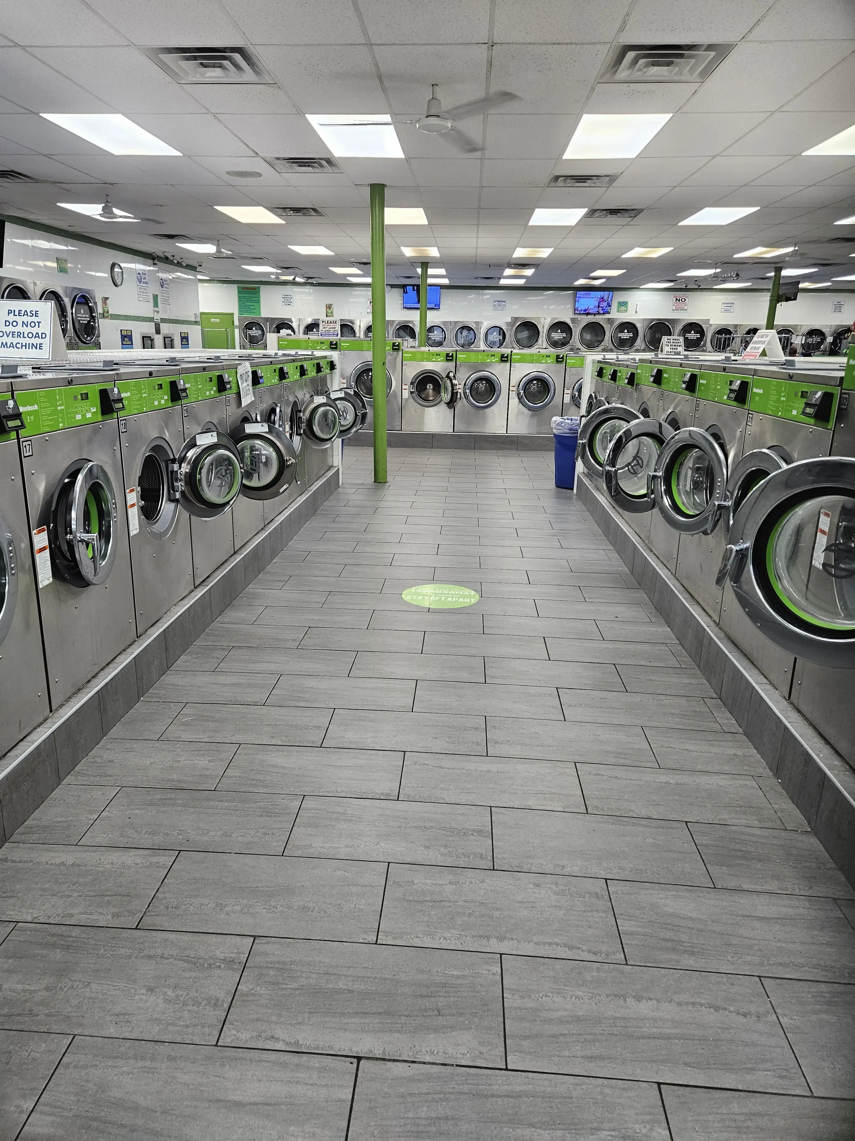 CLEAN AND GREEN LAUNDROMAT thumbnail 18