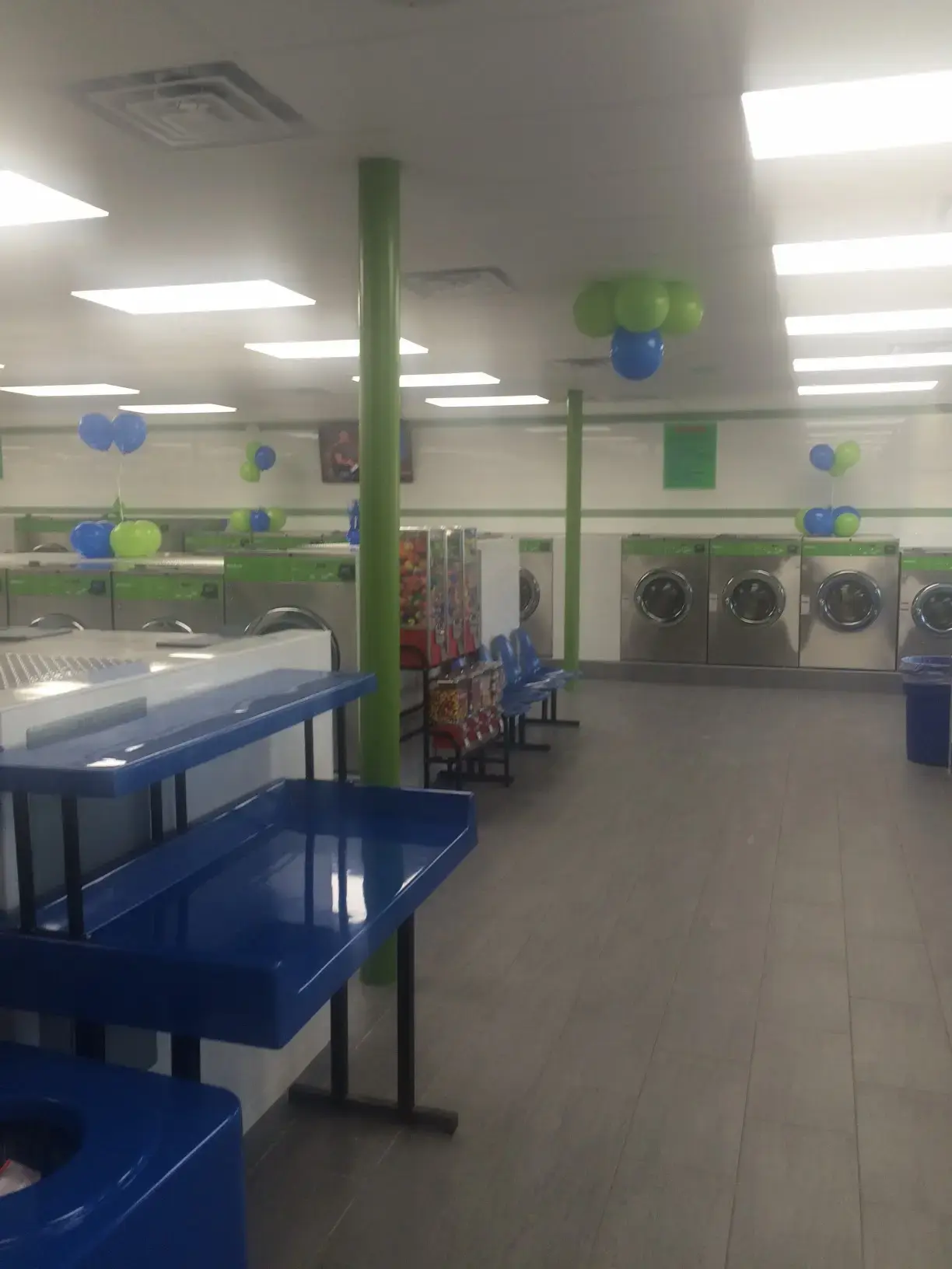 CLEAN AND GREEN LAUNDROMAT thumbnail 4