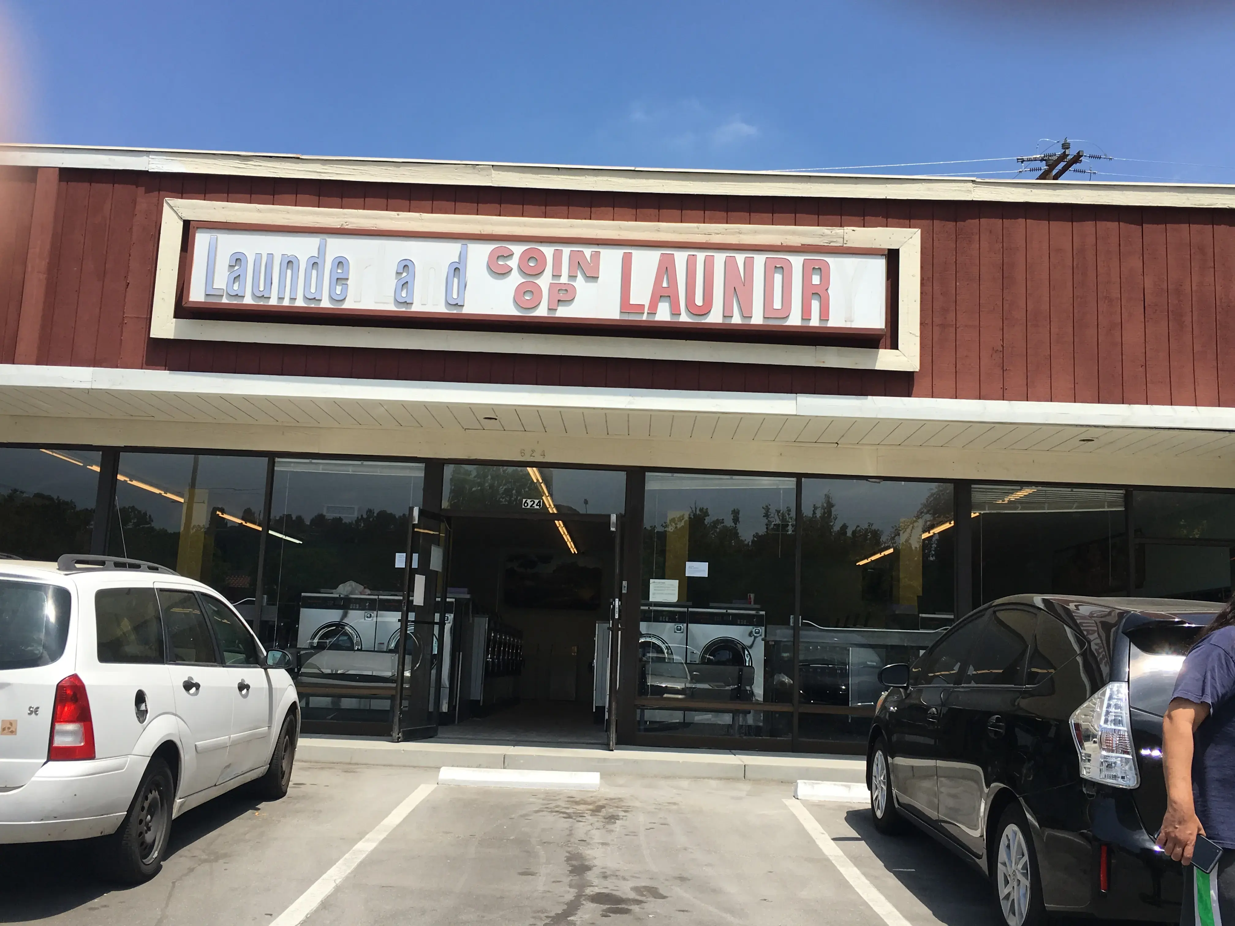 Clean Bubbles Laundromat - Image 16