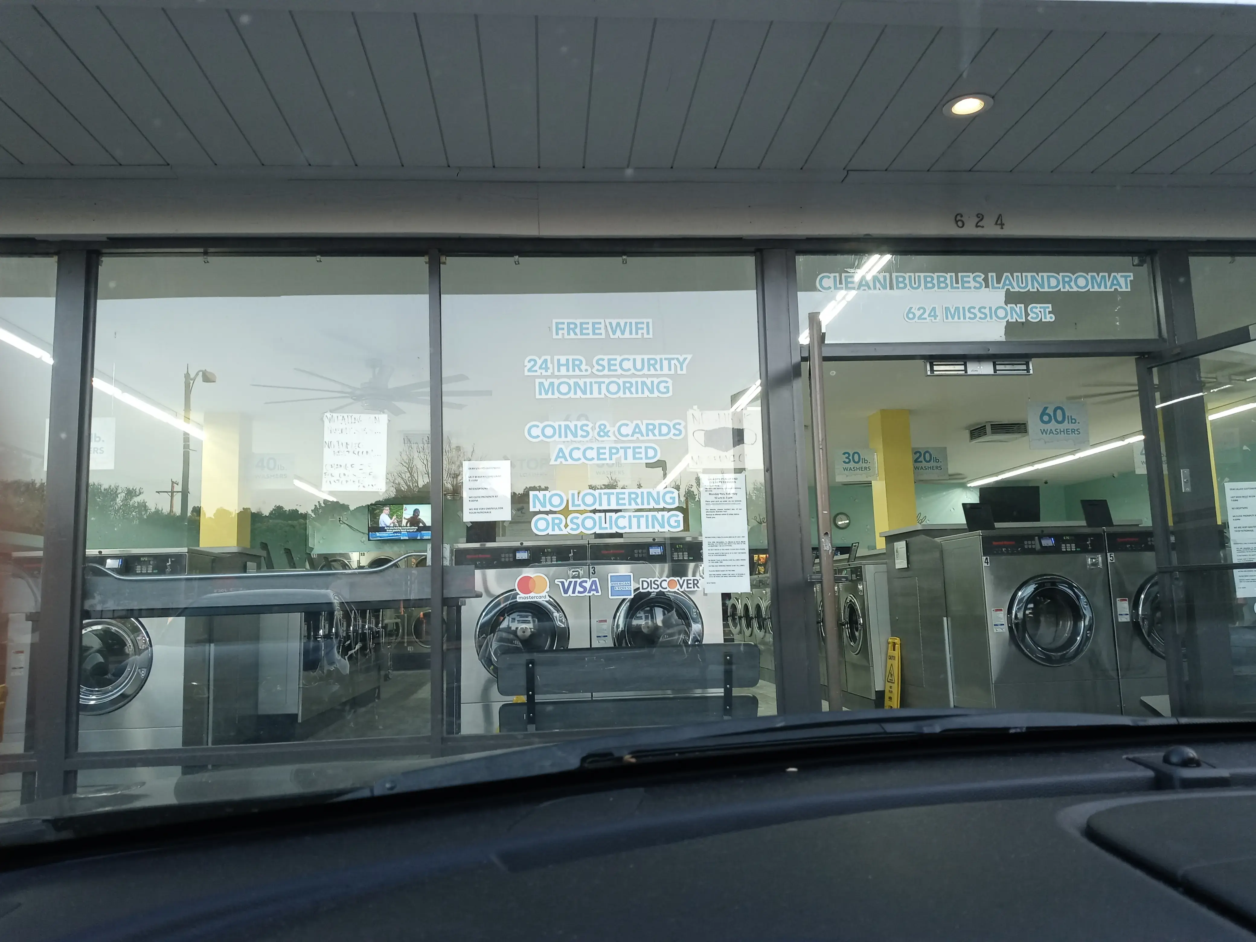 Clean Bubbles Laundromat - Image 15