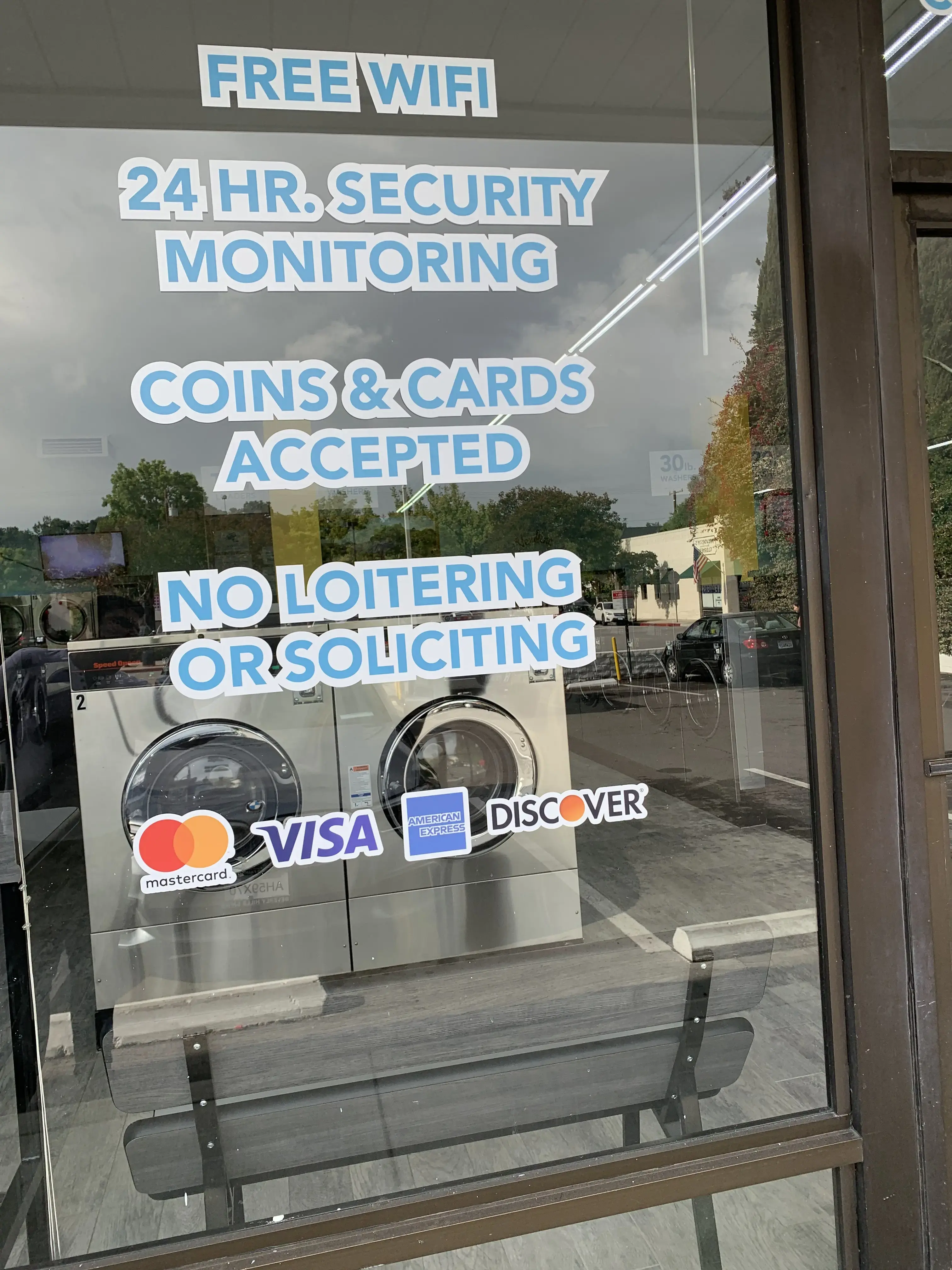 Clean Bubbles Laundromat - Image 9