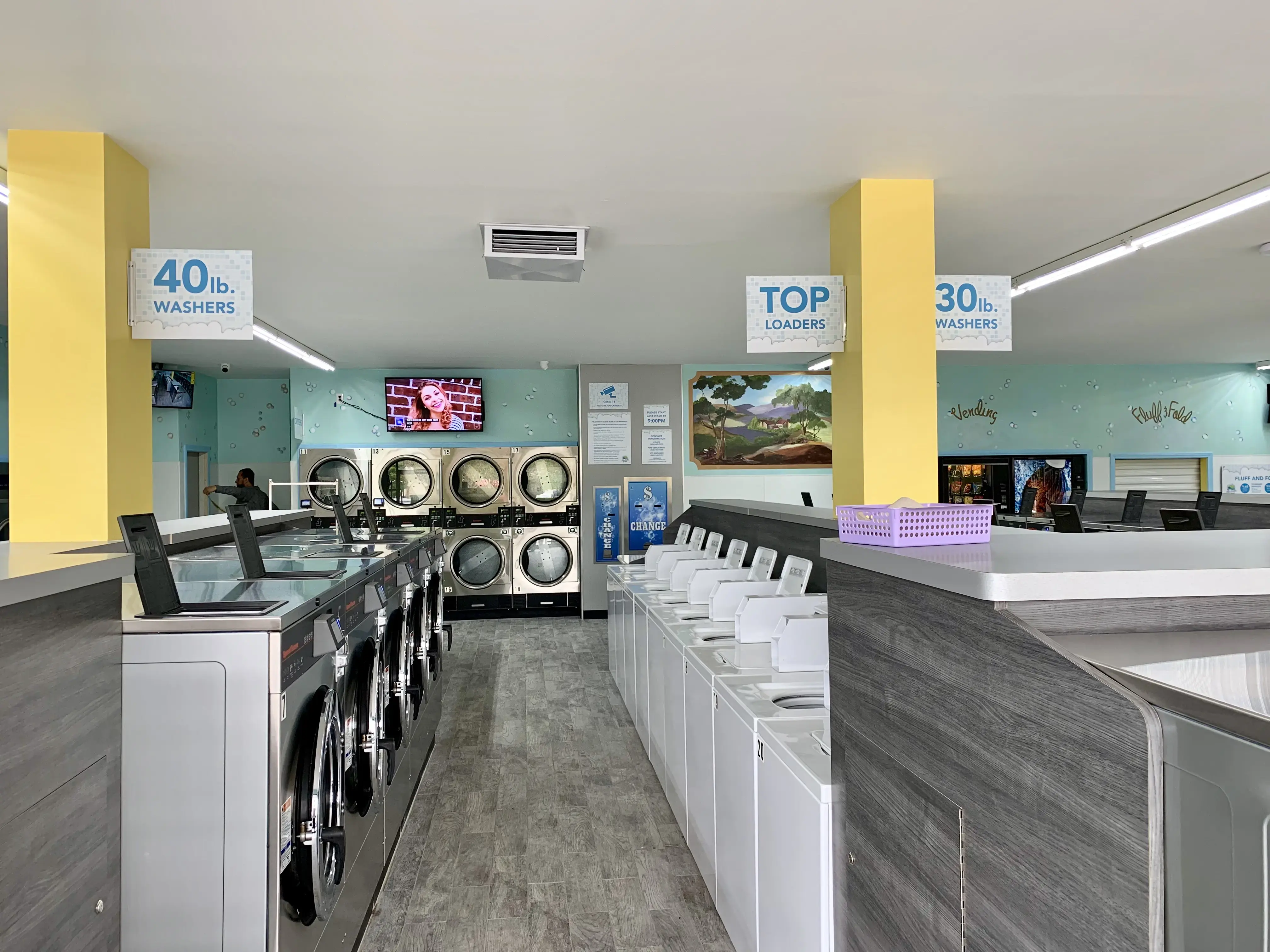 Clean Bubbles Laundromat - Image 2