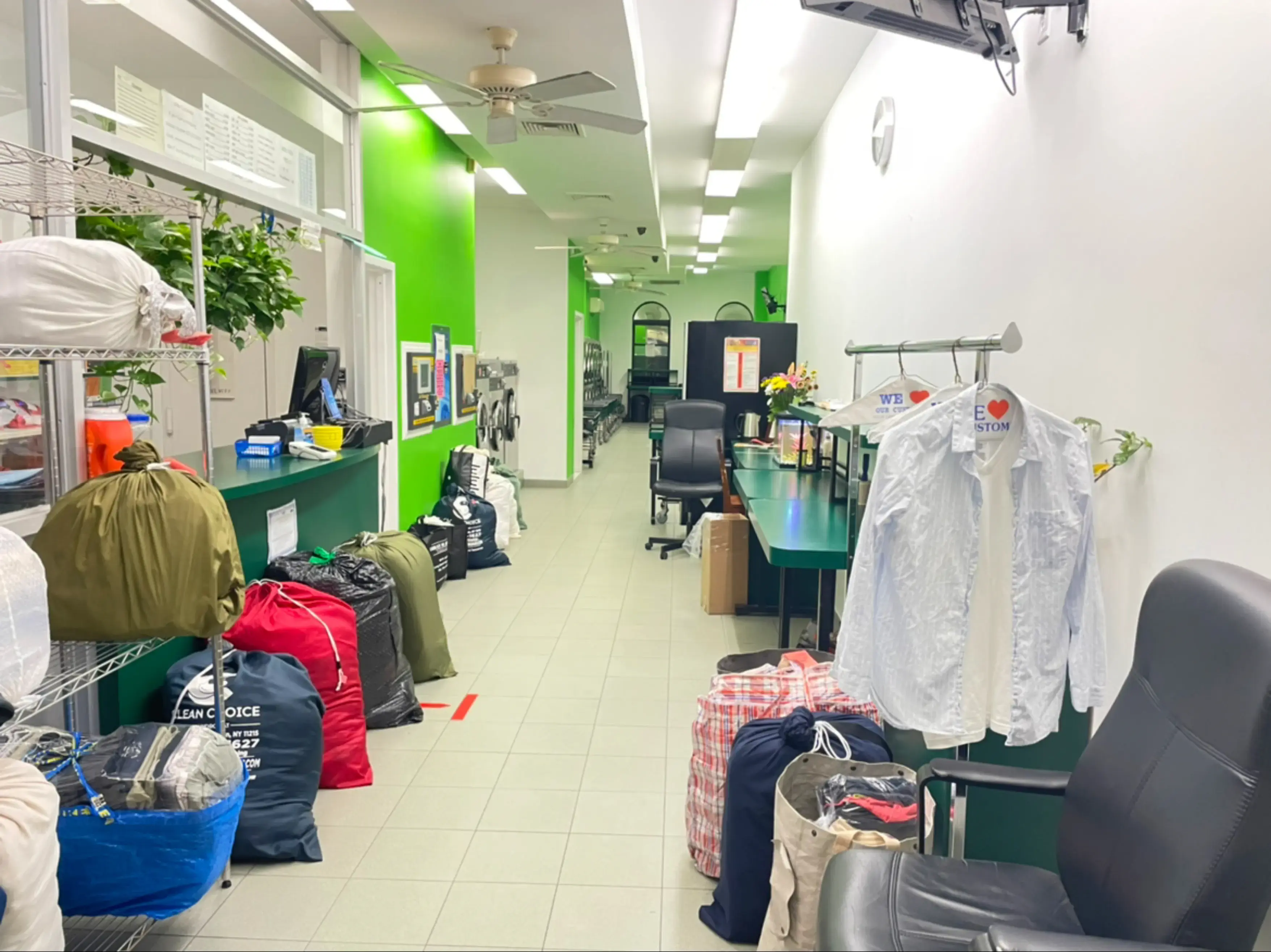 Clean Choice Laundromat - Image 2