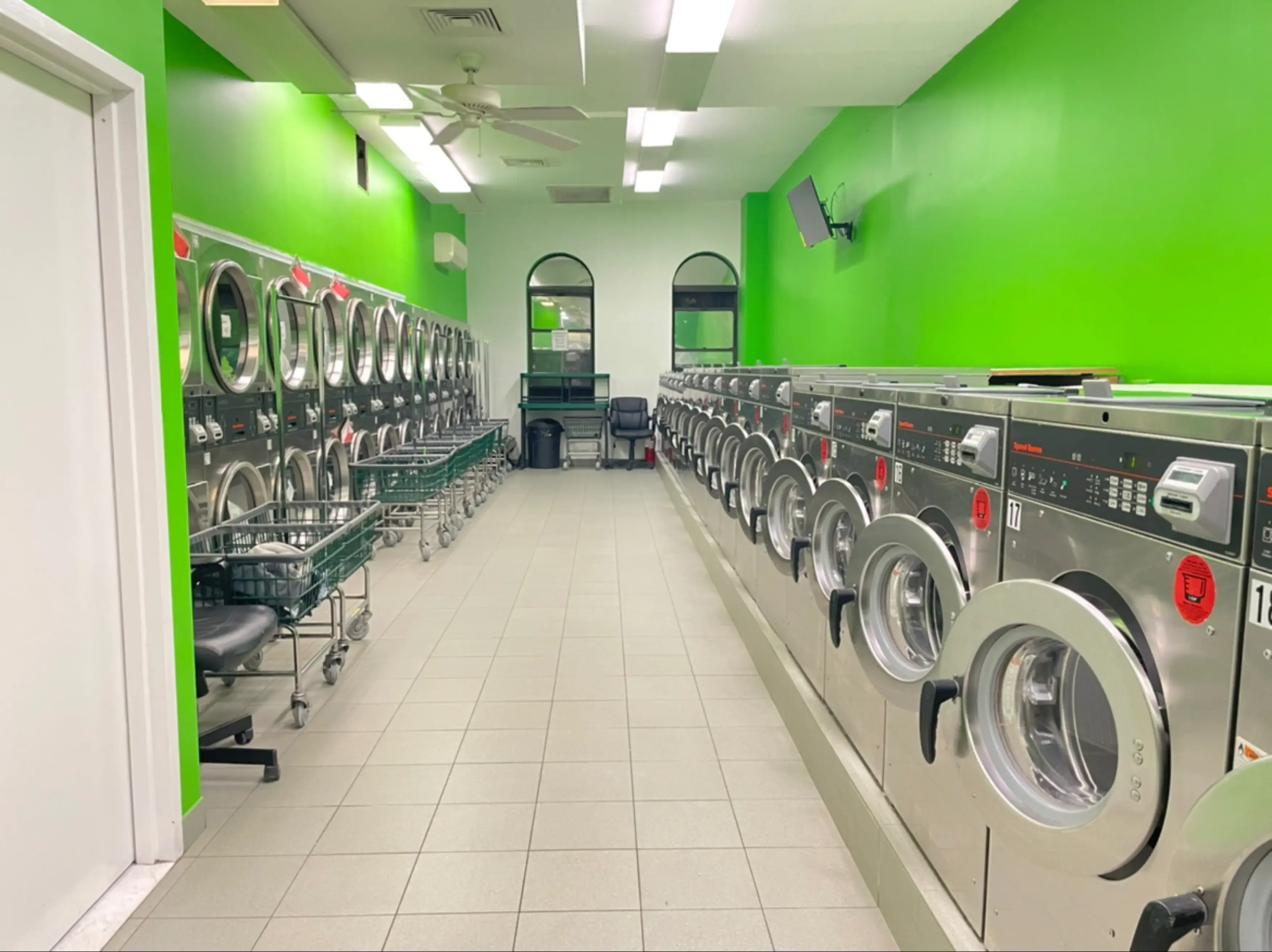 Clean Choice Laundromat - Image 1
